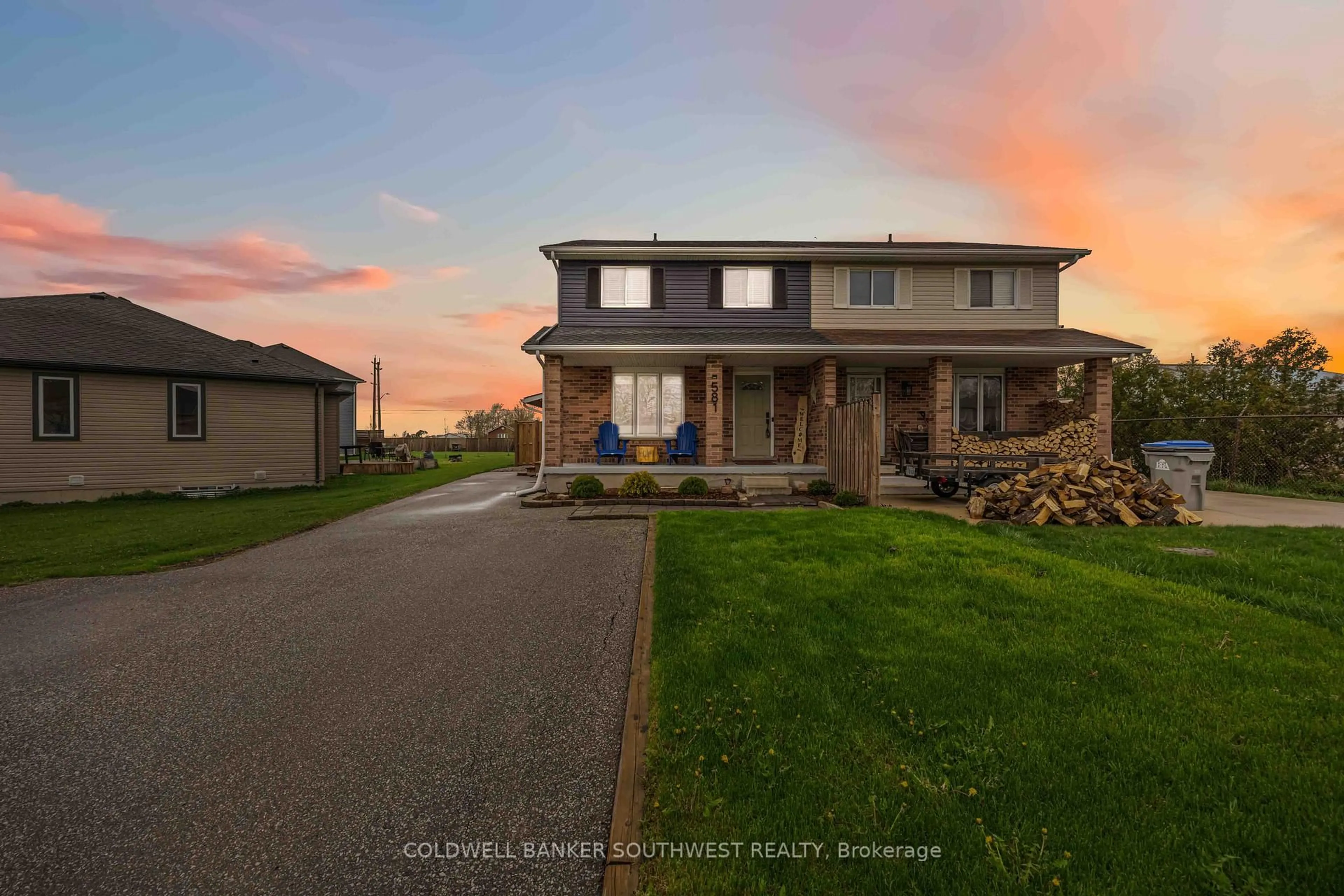 A pic from outside/outdoor area/front of a property/back of a property/a pic from drone, street for 581 Scenic Dr, Warwick Ontario N0M 2S0
