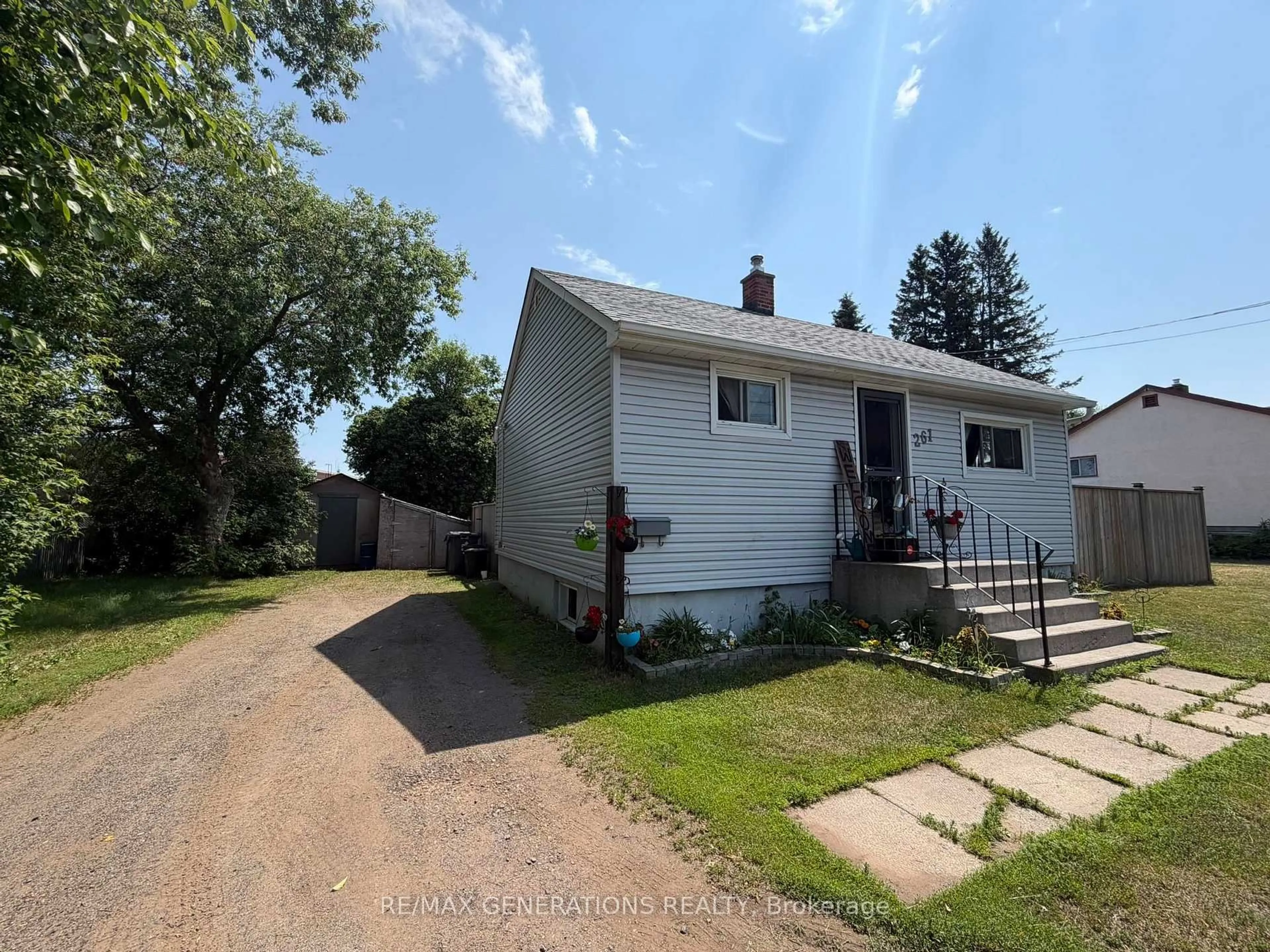 A pic from outside/outdoor area/front of a property/back of a property/a pic from drone, street for 261 Balsam St, Thunder Bay Ontario P7A 5N4