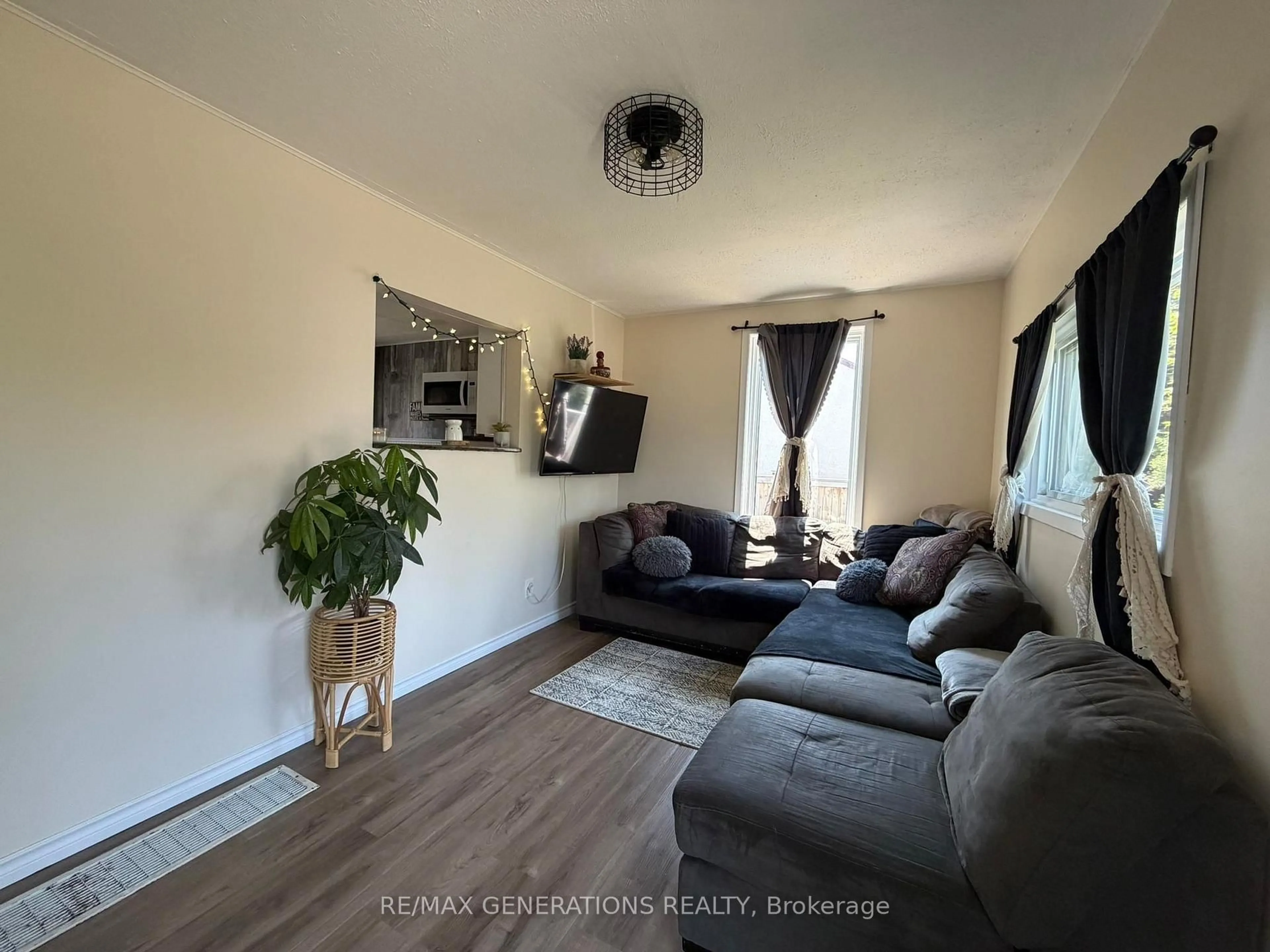 Living room with furniture, unknown for 261 Balsam St, Thunder Bay Ontario P7A 5N4