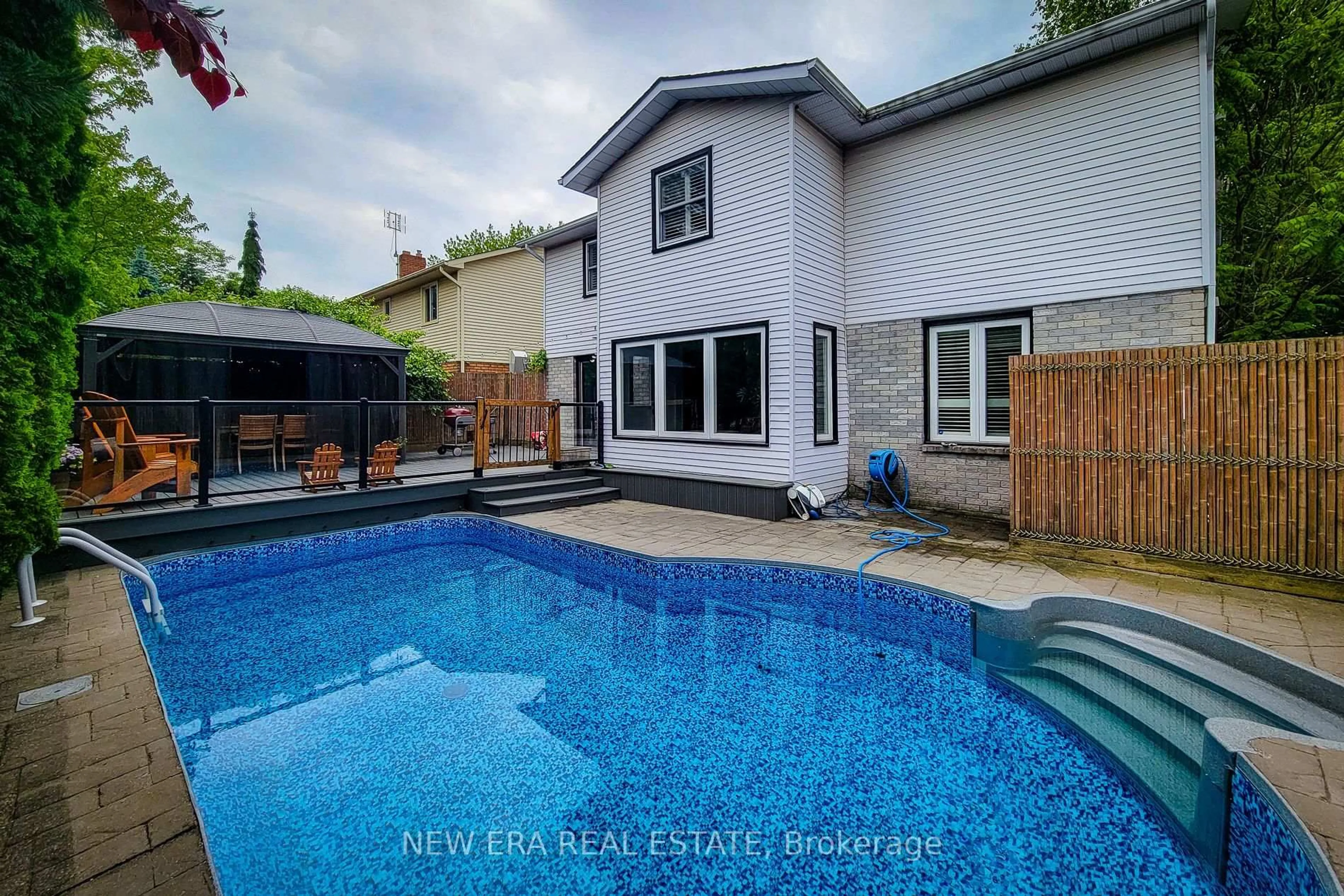 Pool for 29 Woodside Sq, Pelham Ontario L3E 0M7