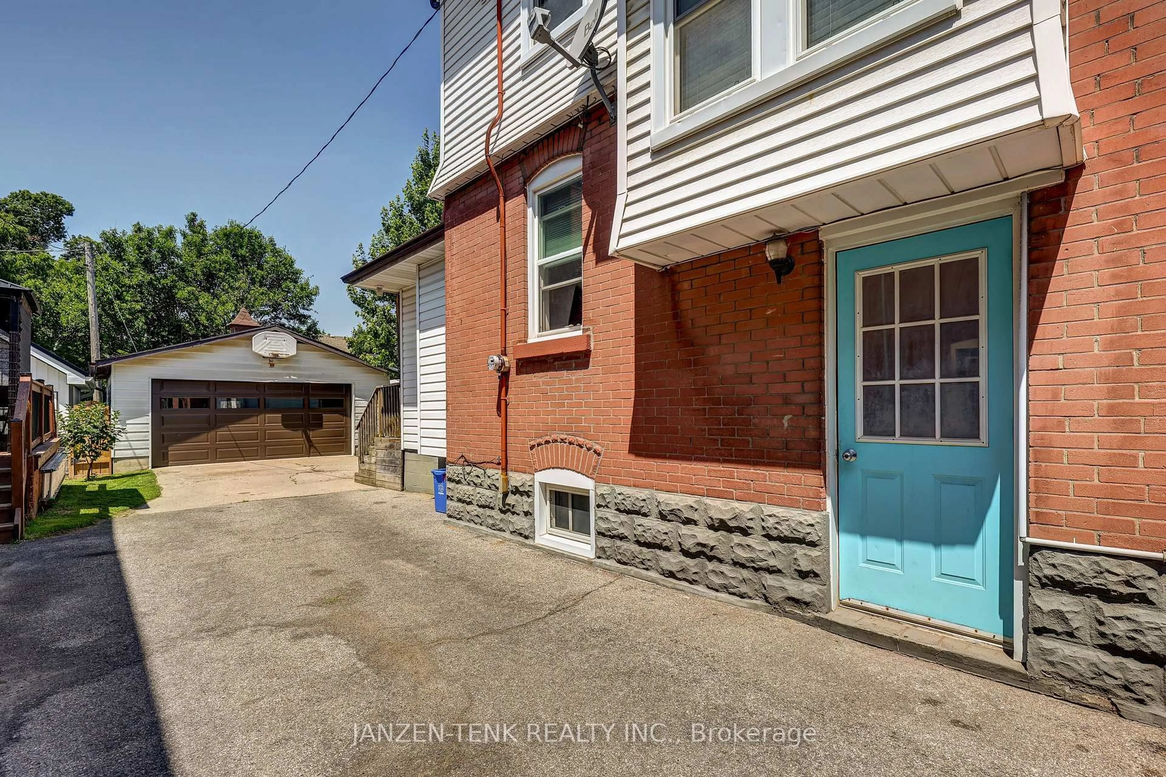 Unknown for 17 King St, Tillsonburg Ontario N4G 3E3