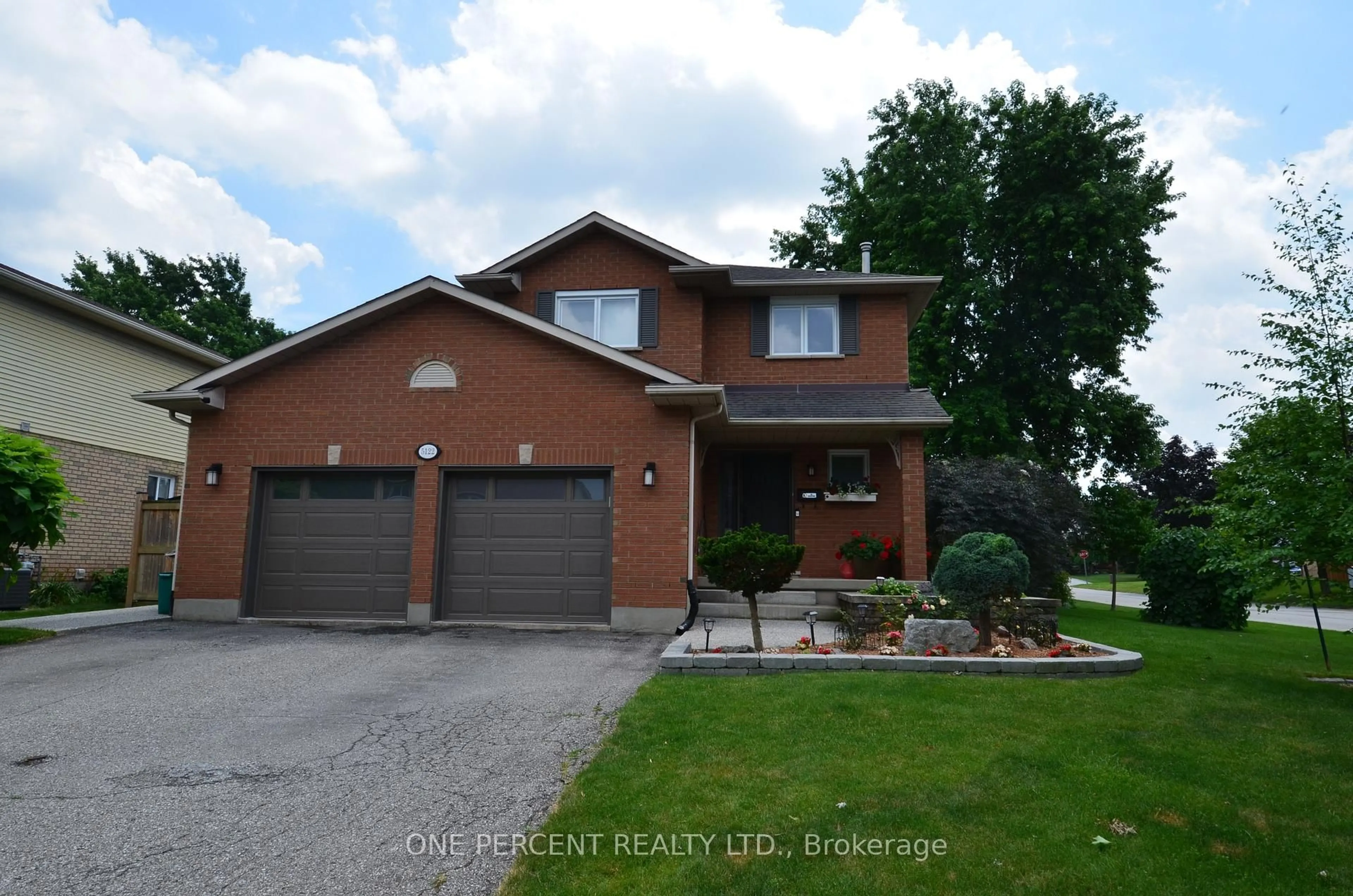Home with brick exterior material, street for 5122 Sumach Cres, Lincoln Ontario L0R 1B8
