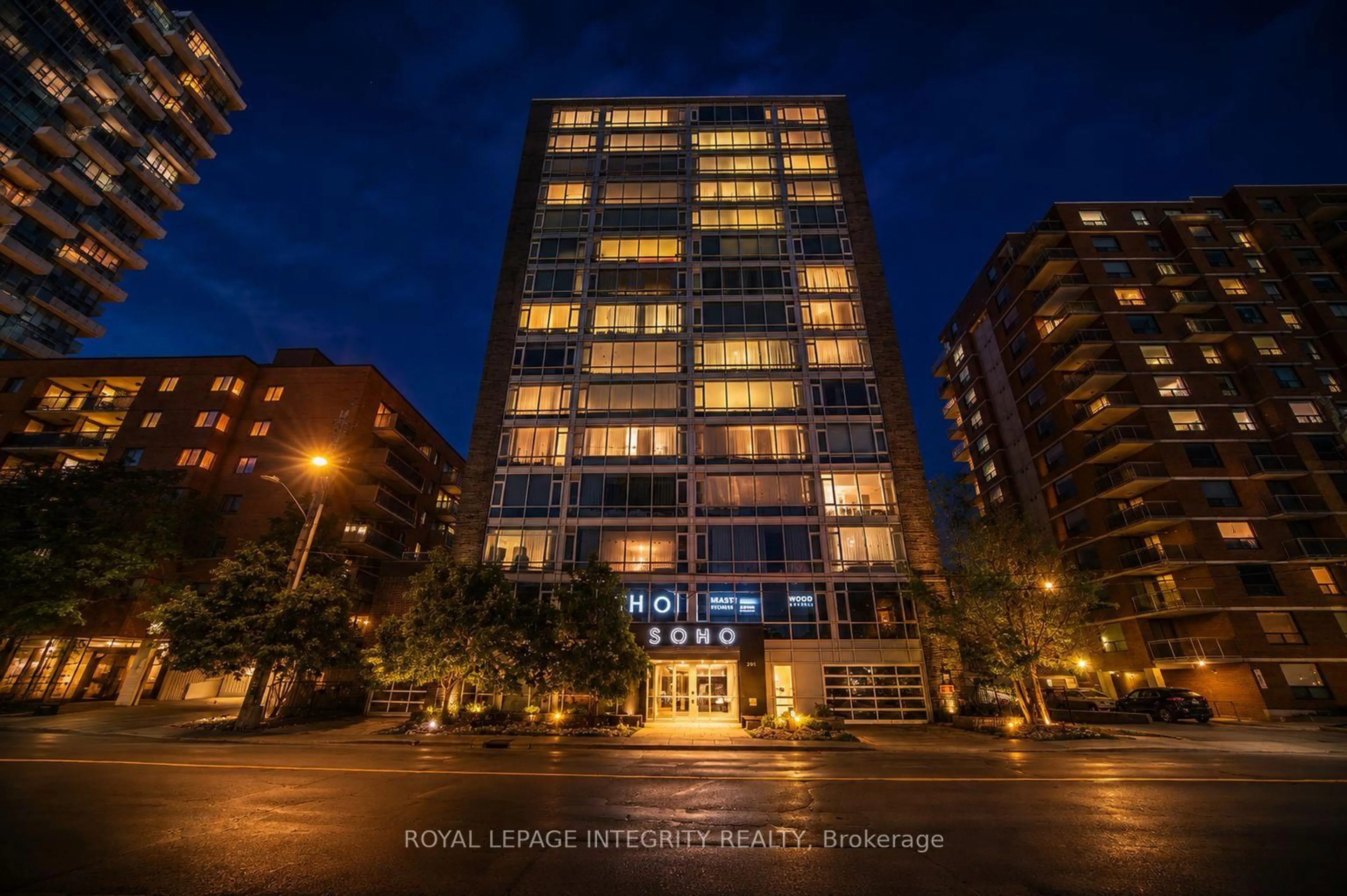 Indoor foyer for 201 Parkdale Ave #902, Ottawa Ontario K1Y 1E8