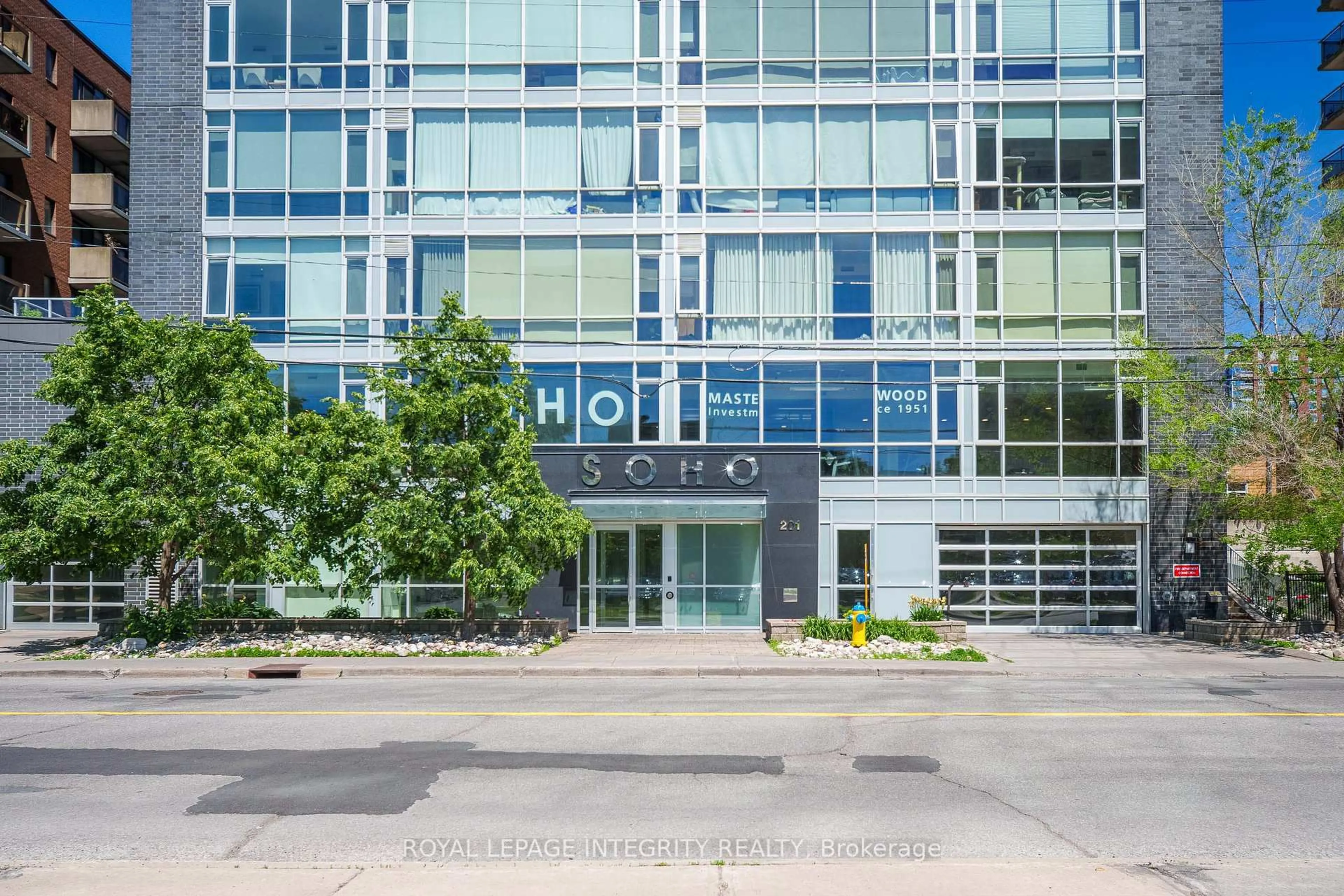 Indoor foyer for 201 Parkdale Ave #902, Ottawa Ontario K1Y 1E8