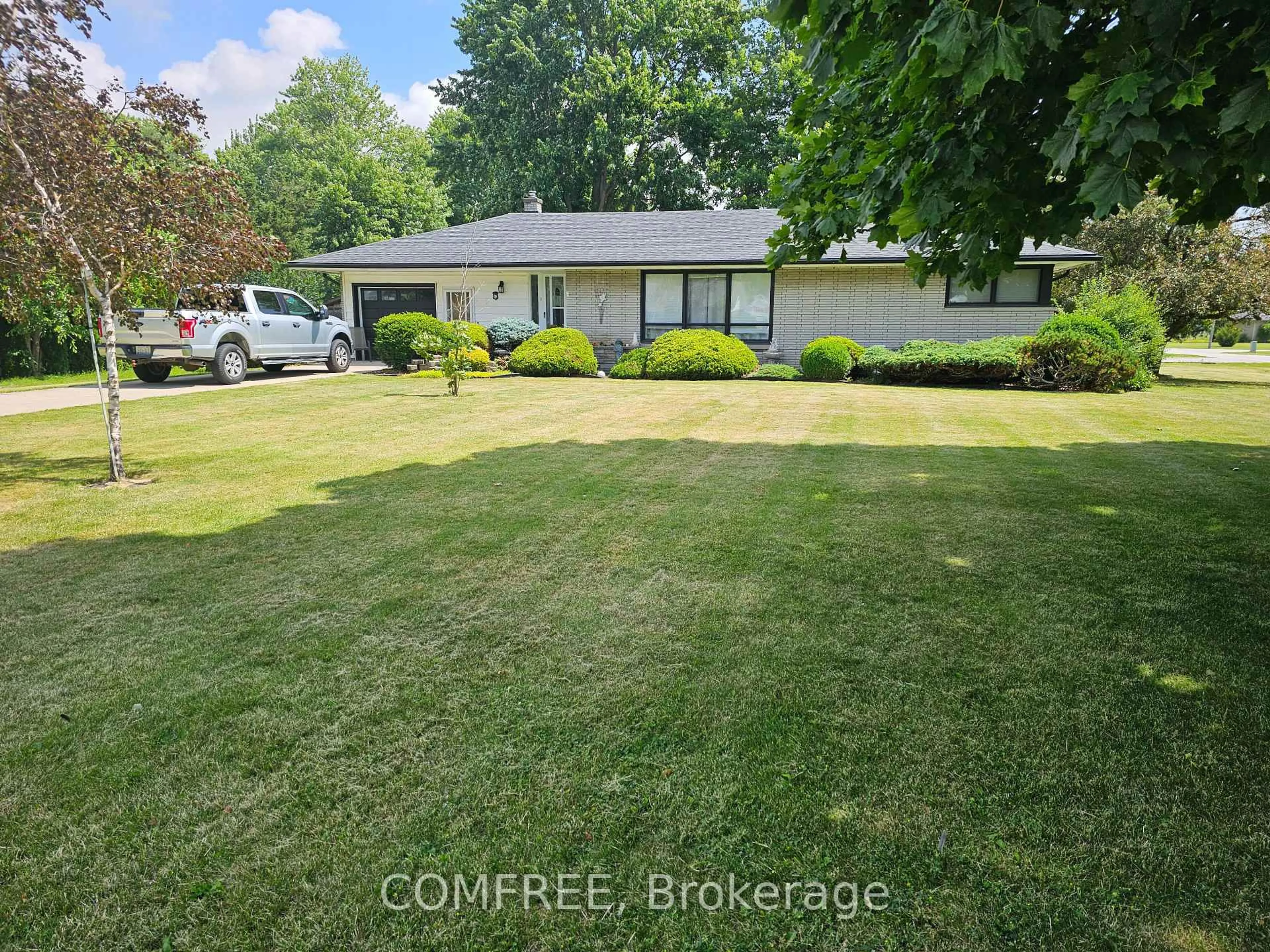 A pic from outside/outdoor area/front of a property/back of a property/a pic from drone, street for 6 Sullivan St, Chatham-Kent Ontario N0P 1W0