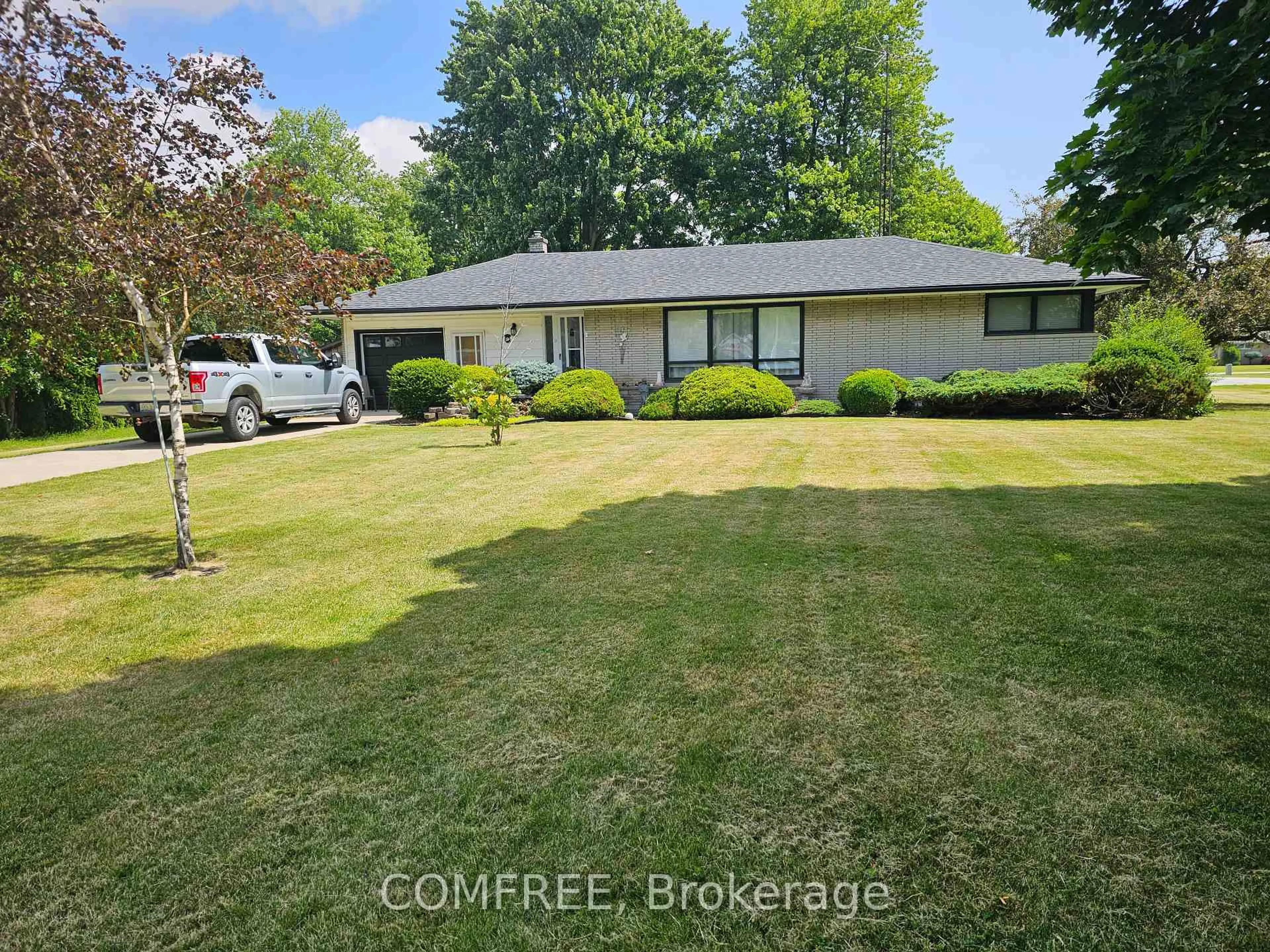 A pic from outside/outdoor area/front of a property/back of a property/a pic from drone, street for 6 Sullivan St, Chatham-Kent Ontario N0P 1W0