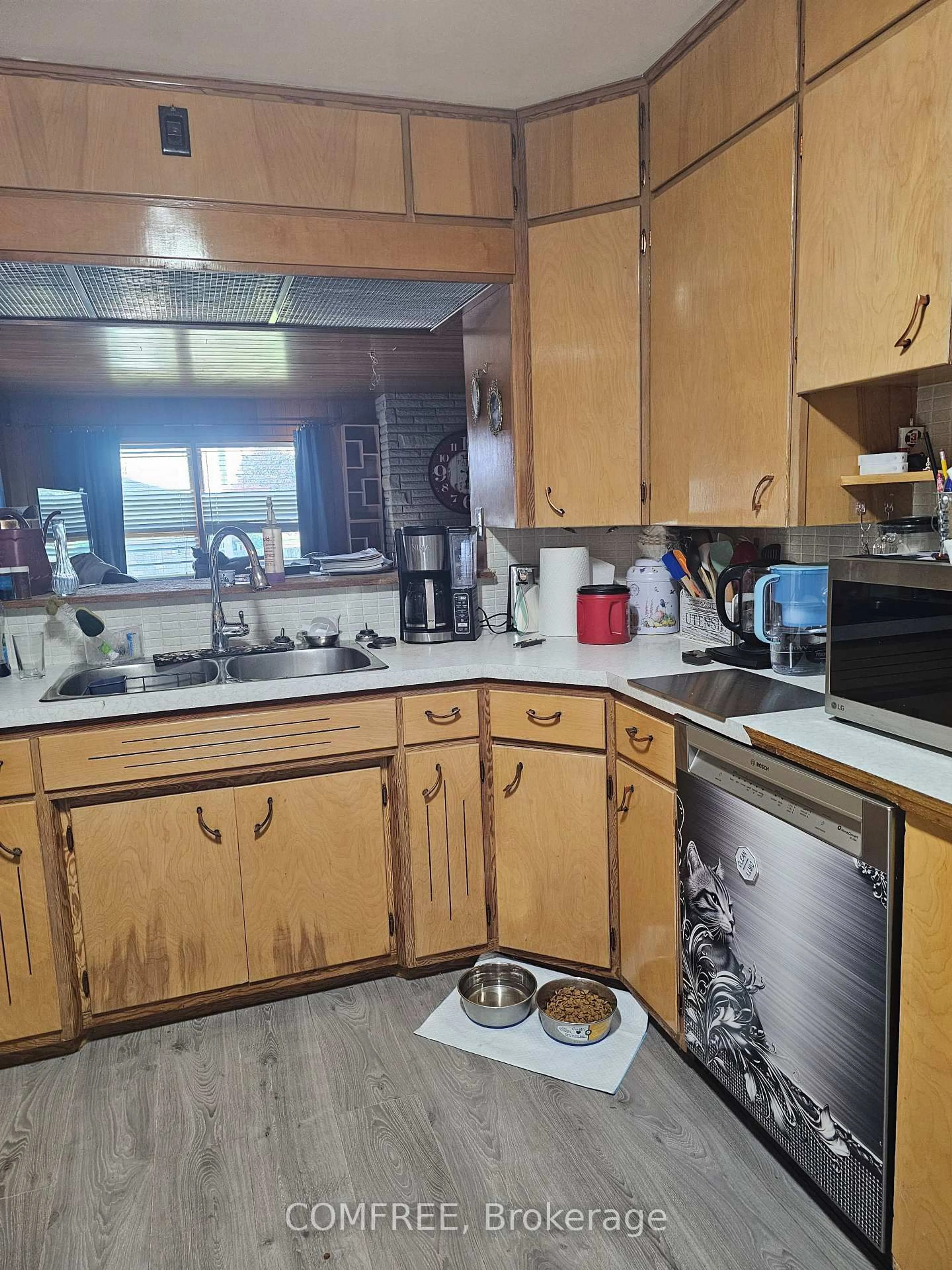 Standard kitchen, unknown for 6 Sullivan St, Chatham-Kent Ontario N0P 1W0
