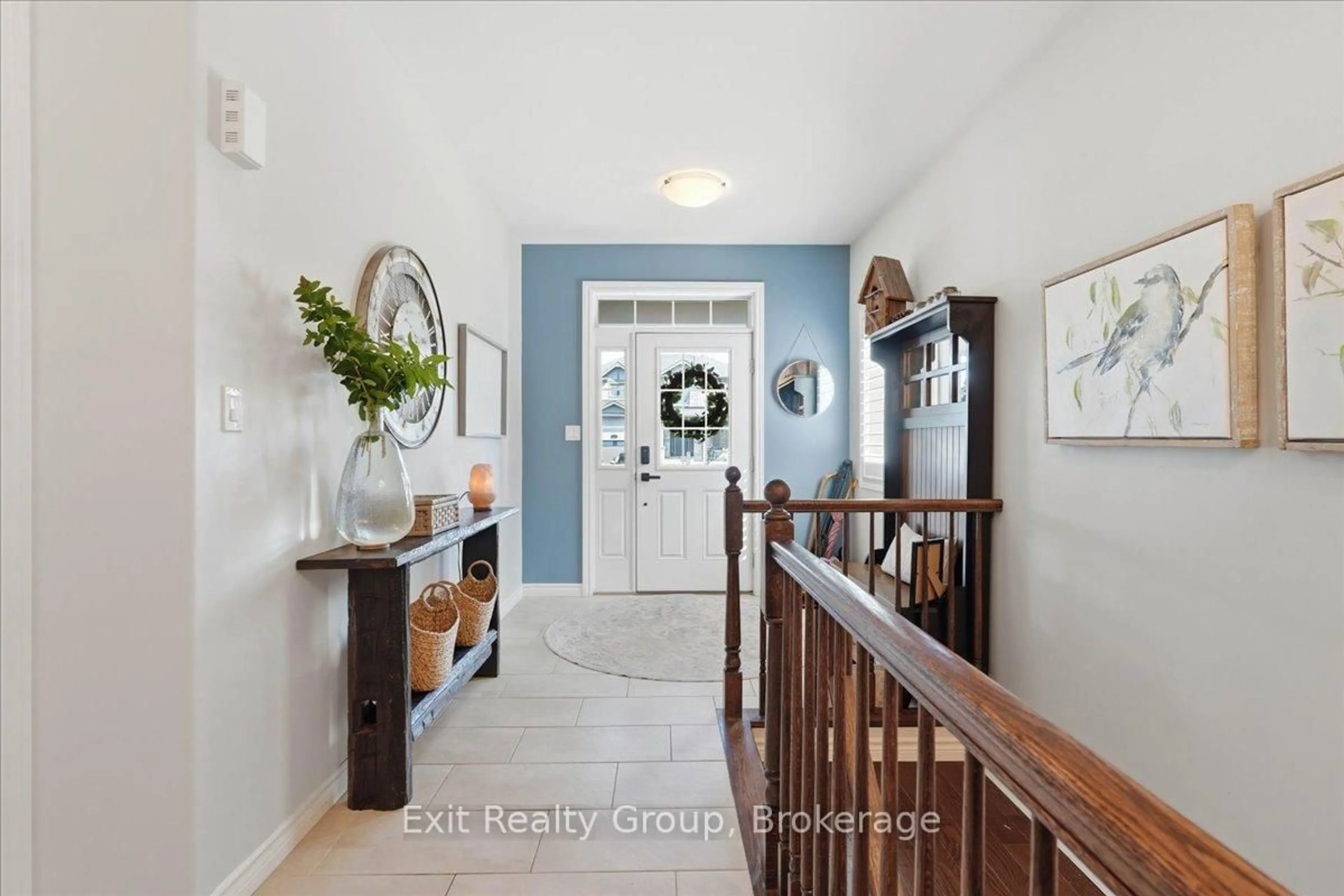 Indoor entryway for 91 Mountain Ash Dr, Belleville Ontario K8M 0E3
