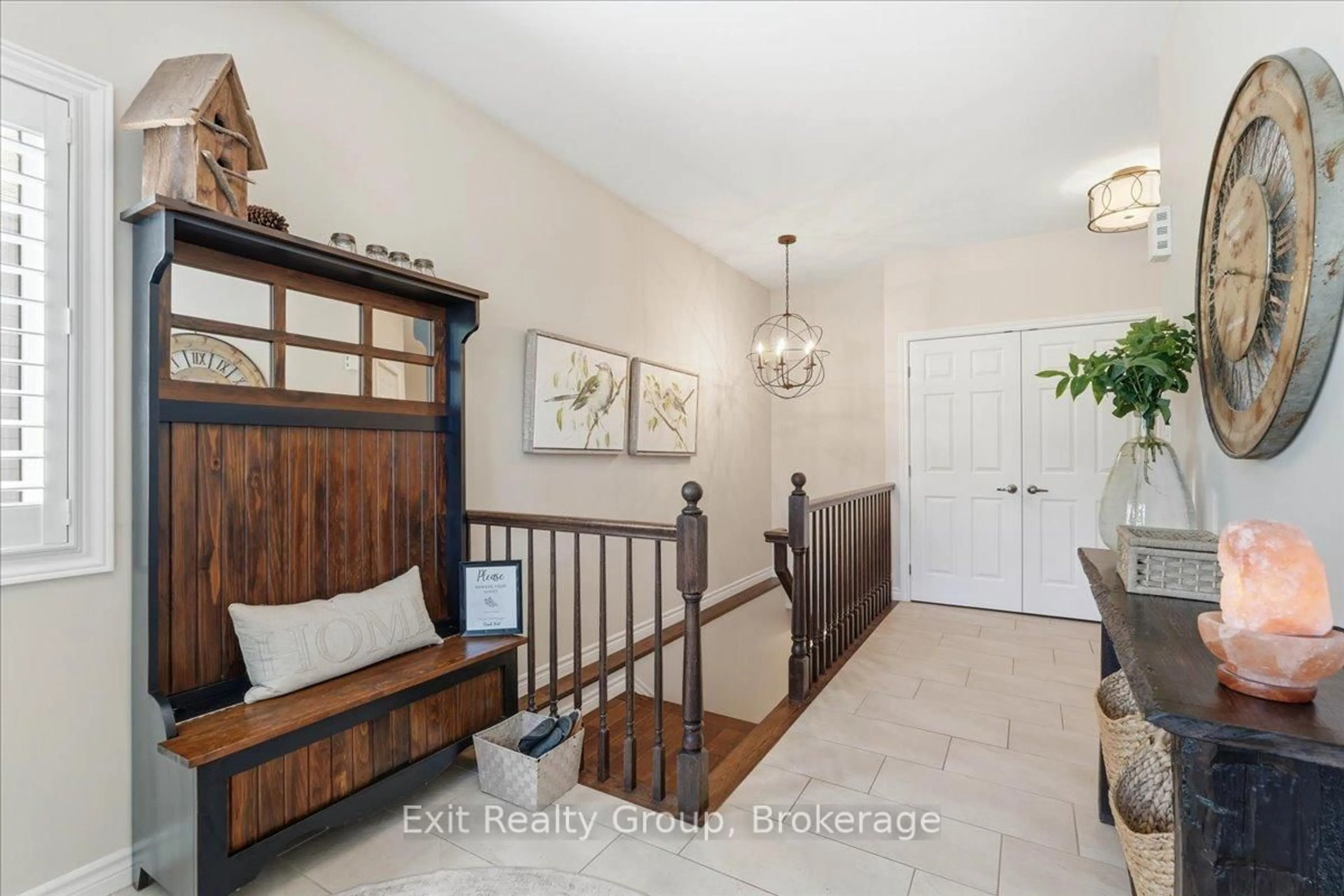 Indoor entryway for 91 Mountain Ash Dr, Belleville Ontario K8M 0E3