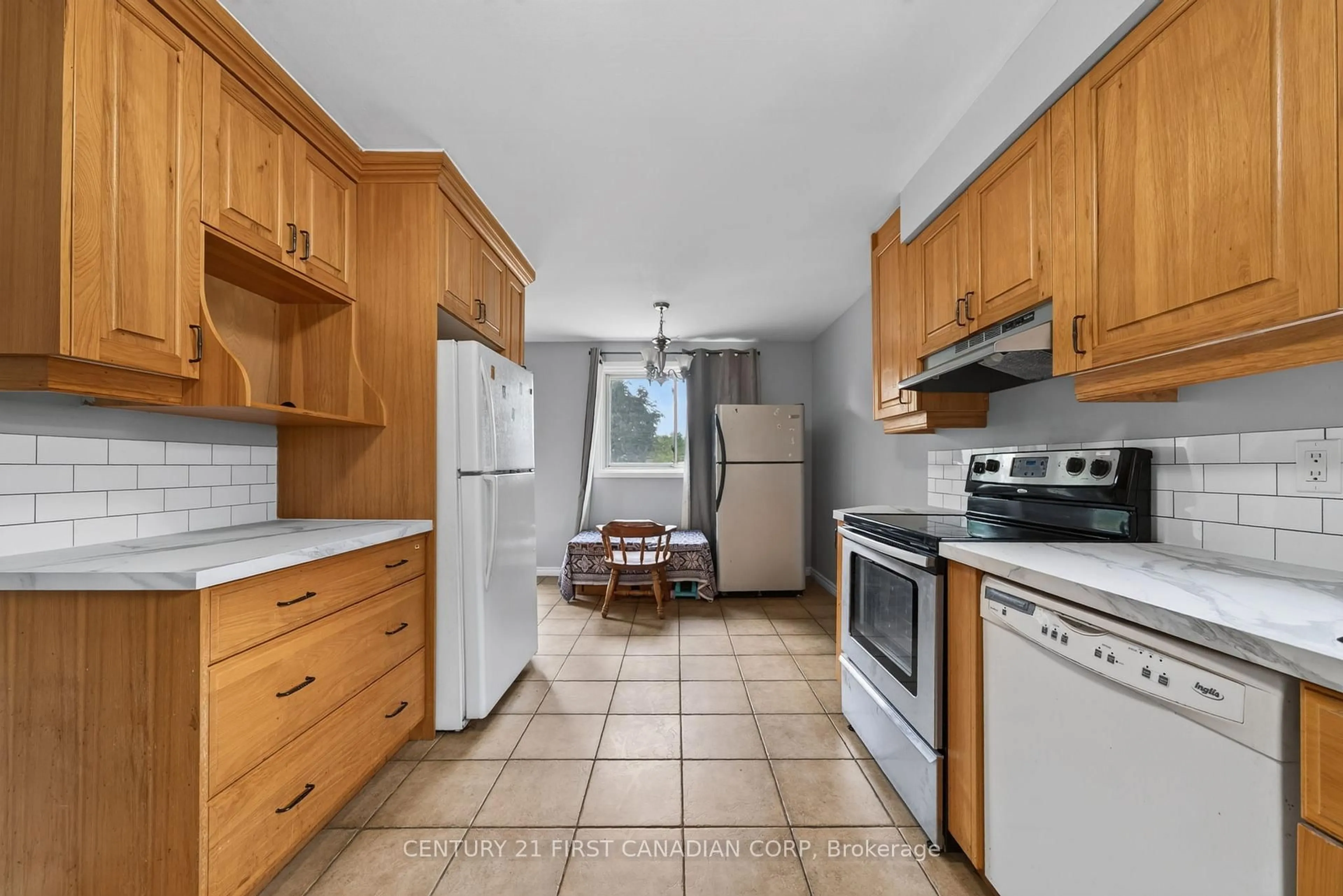 Standard kitchen, ceramic/tile floor for 224 CULVER Cres, London East Ontario N5V 3G7