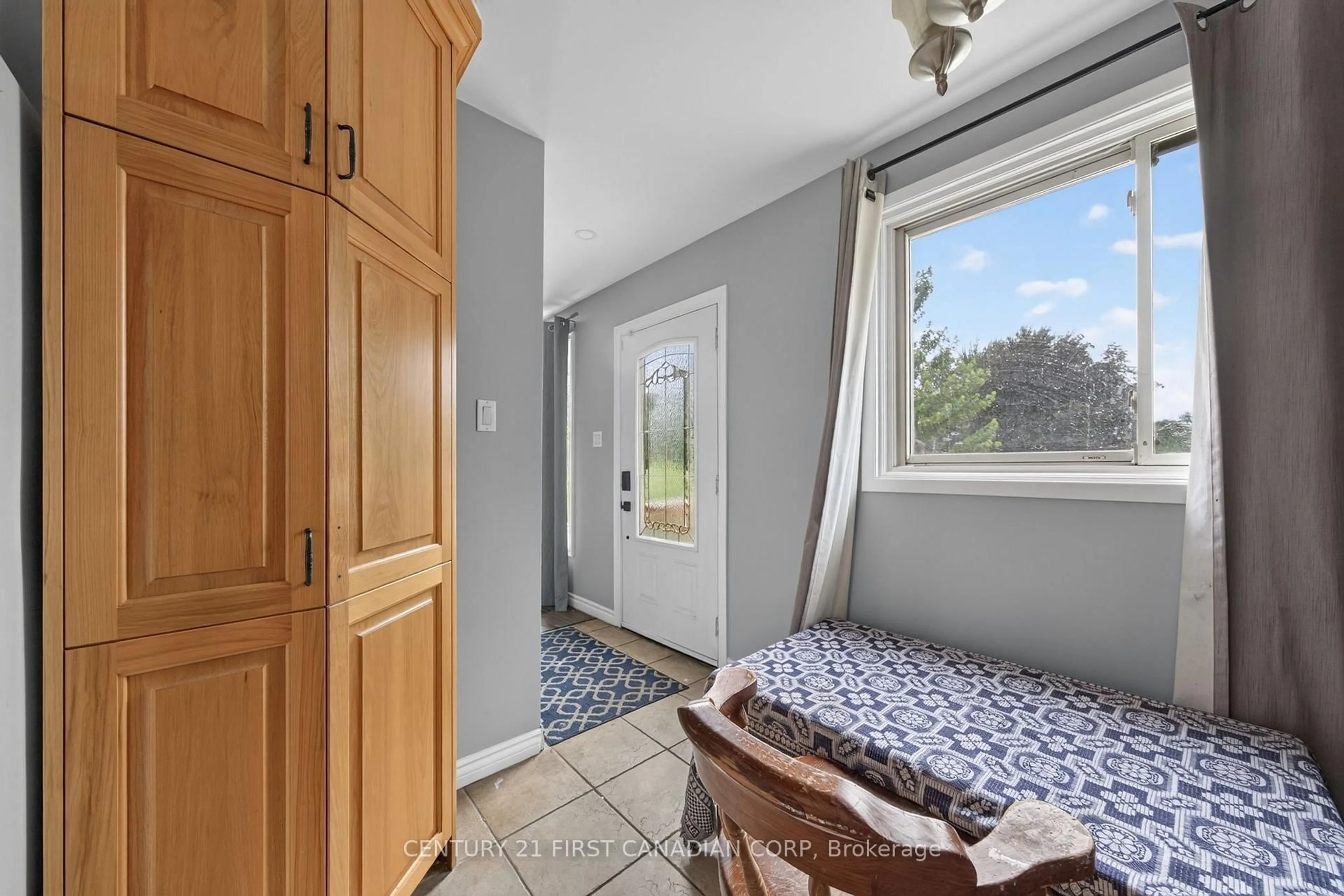 Indoor entryway for 224 CULVER Cres, London East Ontario N5V 3G7