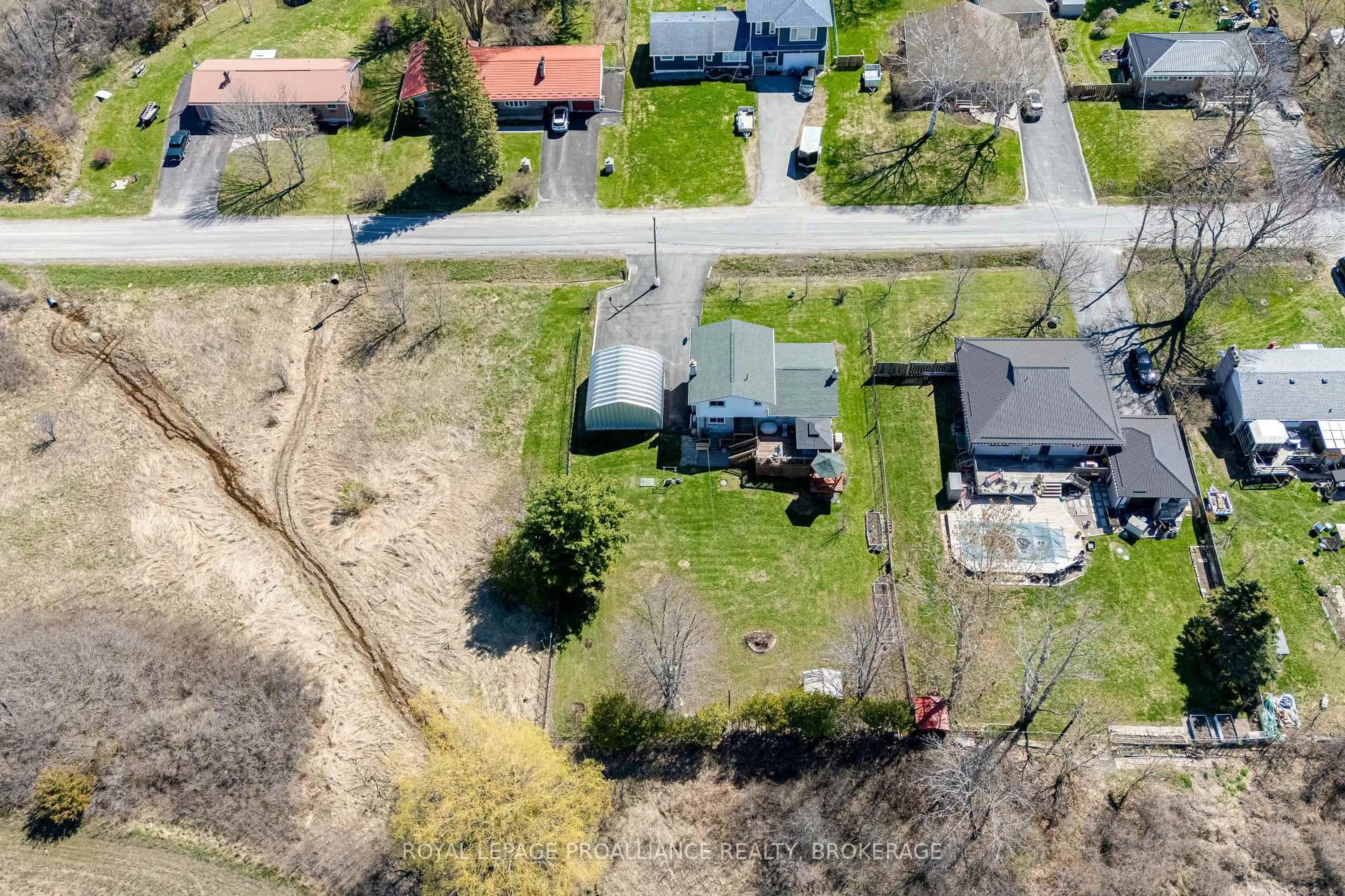 A pic from outside/outdoor area/front of a property/back of a property/a pic from drone, street for 1445 Aley St, Kingston Ontario K7L 4V4
