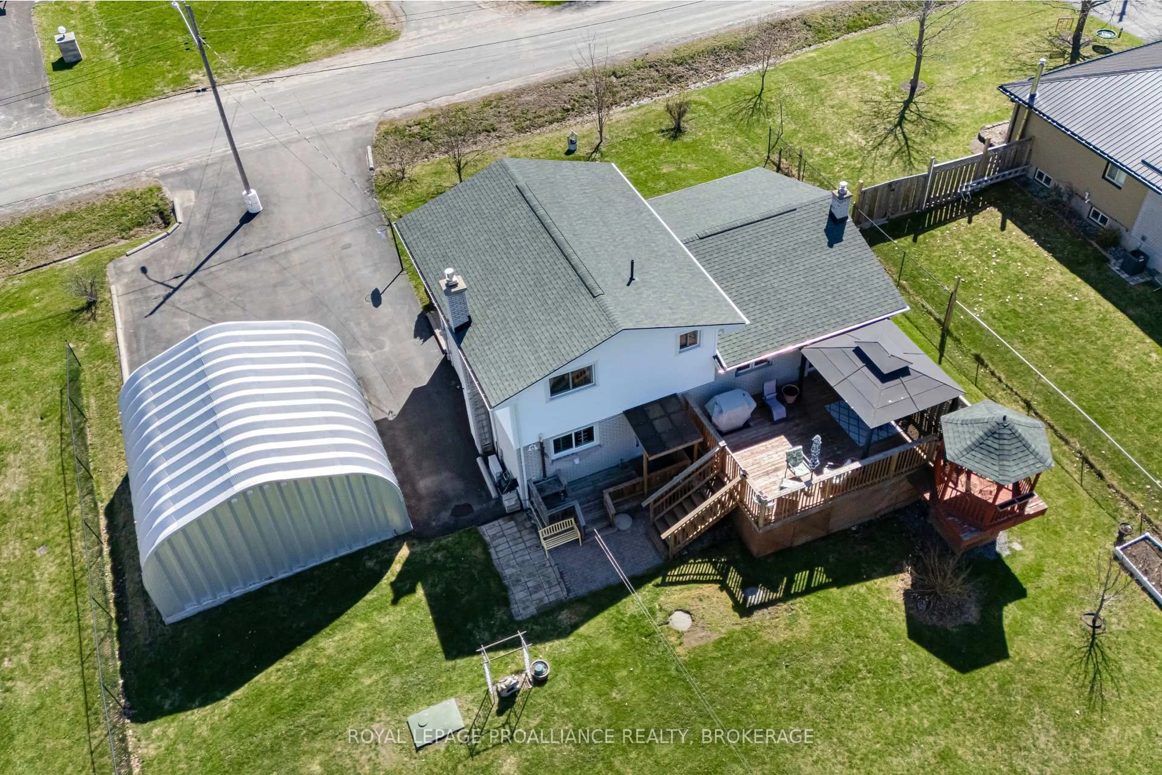 A pic from outside/outdoor area/front of a property/back of a property/a pic from drone, building for 1445 Aley St, Kingston Ontario K7L 4V4