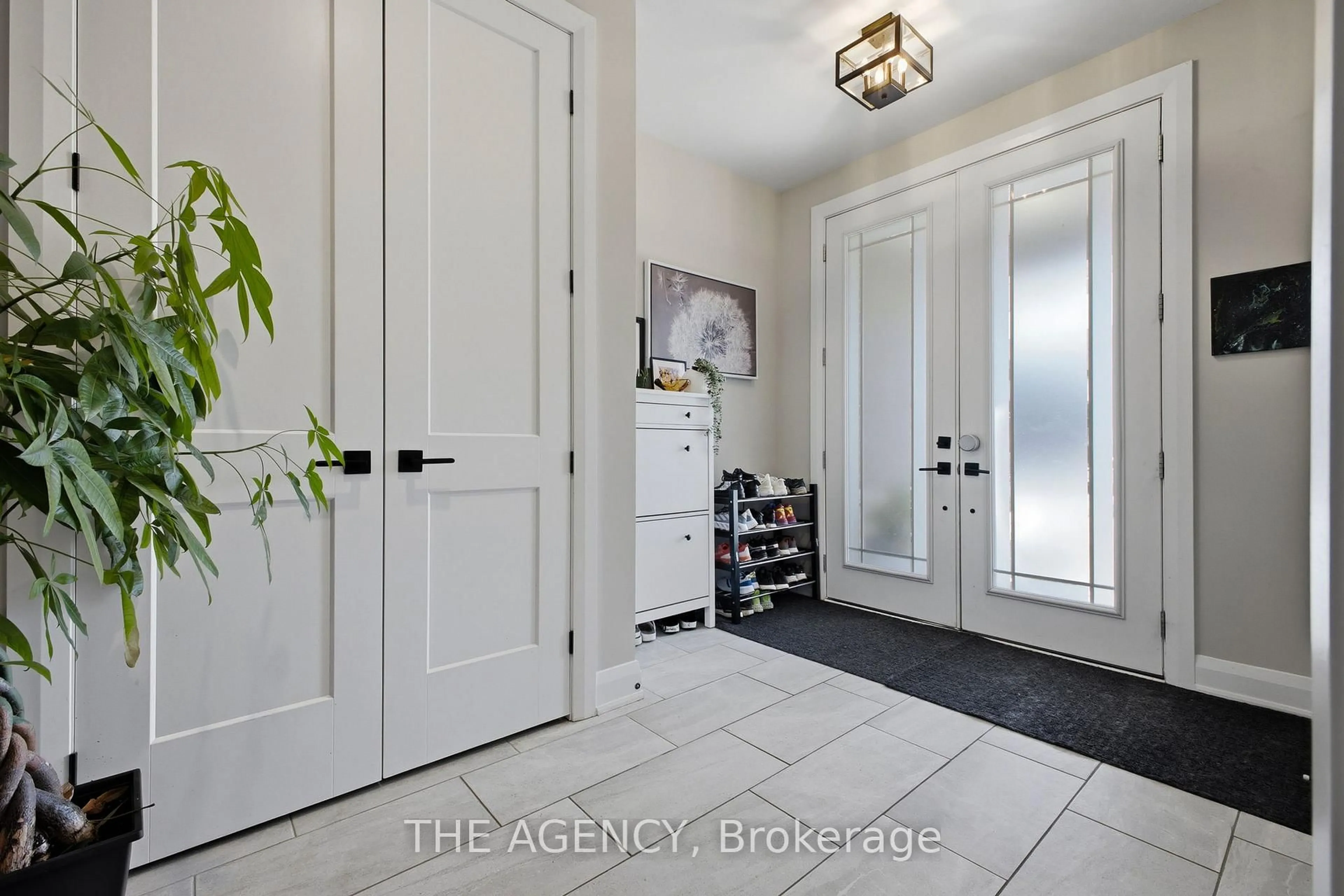 Indoor entryway for 25 Sopwith Private, Carp Ontario K0A 1L0