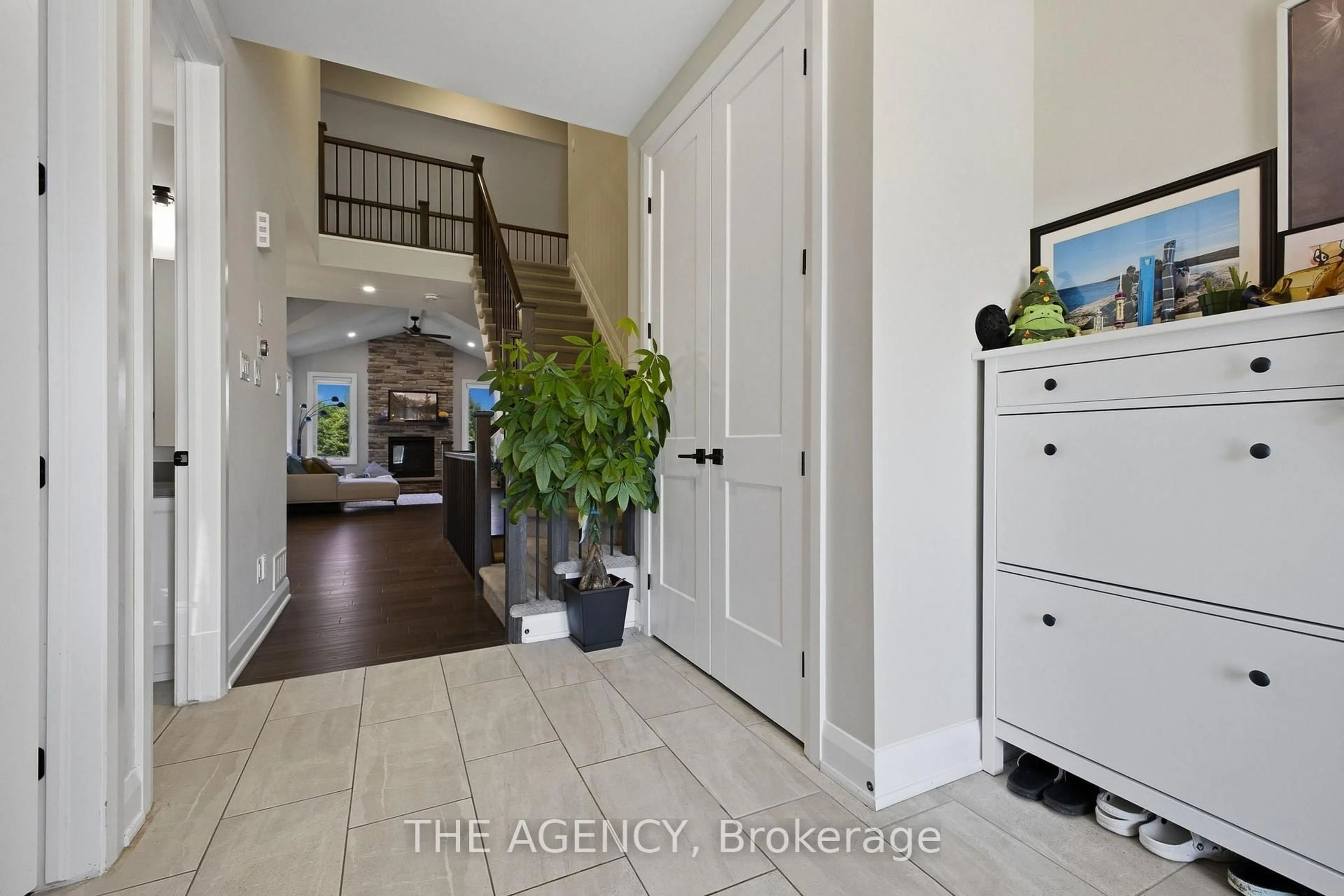 Indoor entryway for 25 Sopwith Private, Carp Ontario K0A 1L0