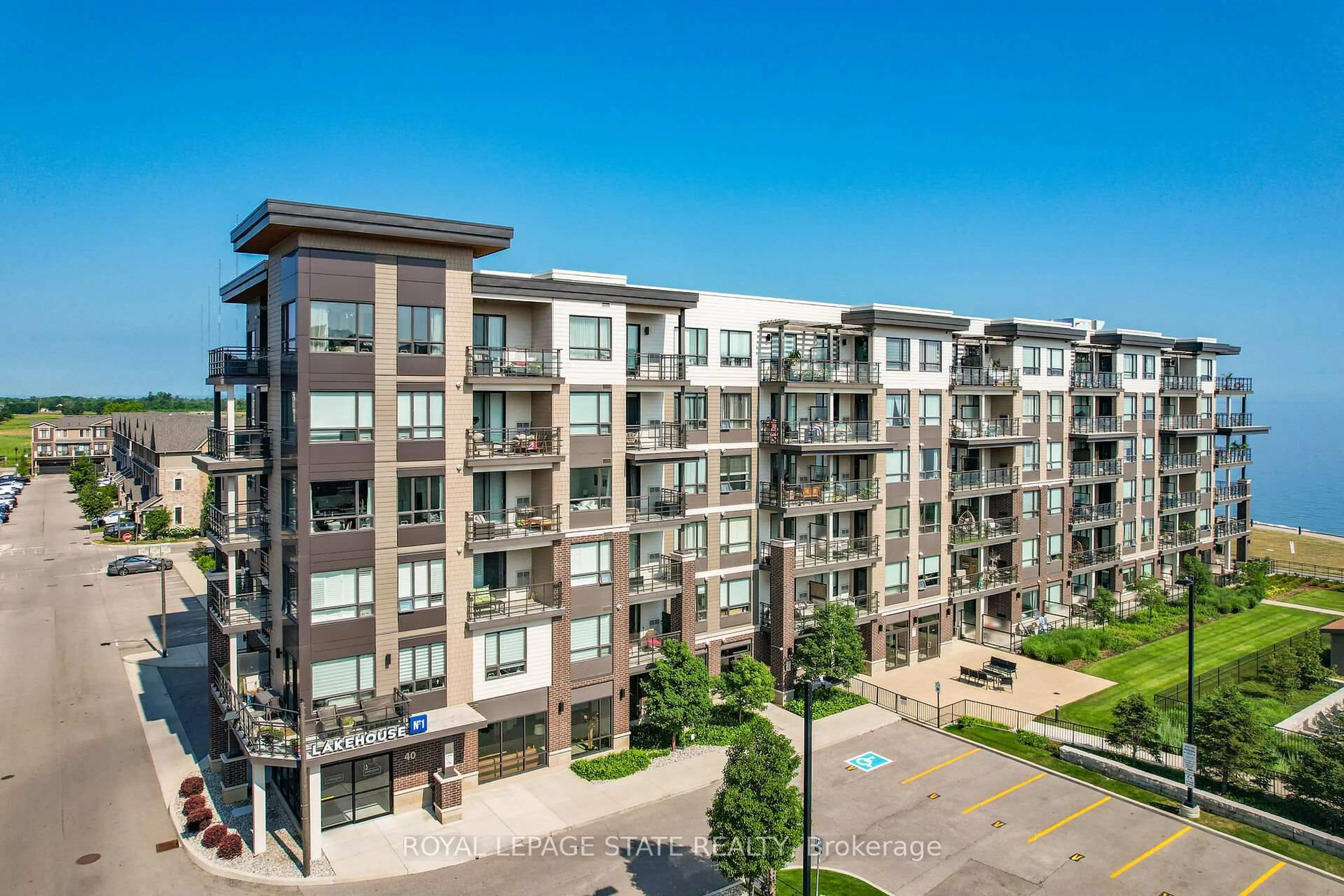 A pic from outside/outdoor area/front of a property/back of a property/a pic from drone, city buildings view from balcony for 40 Esplanade Lane #206, Grimsby Ontario L3M 0G9