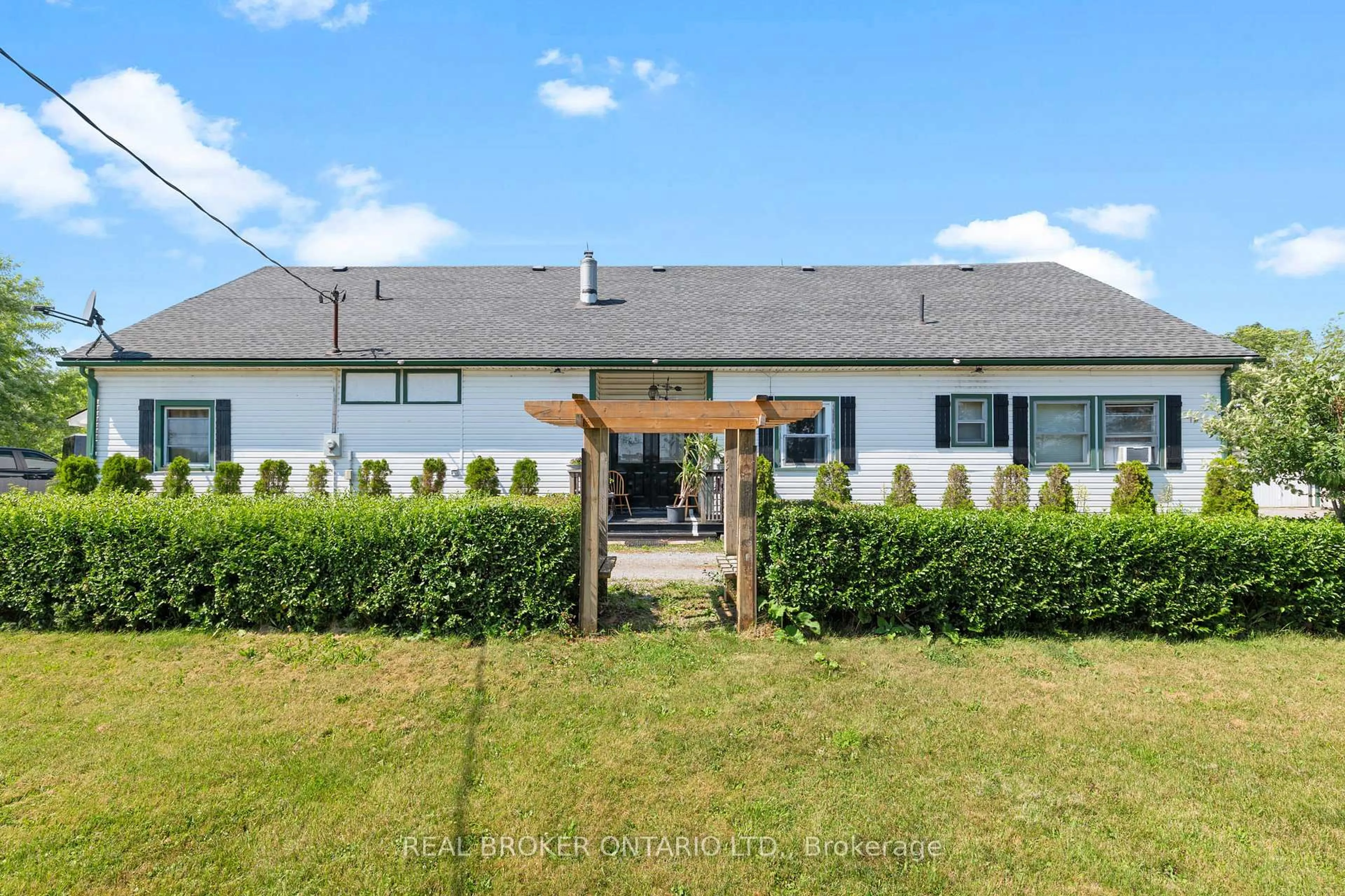 A pic from outside/outdoor area/front of a property/back of a property/a pic from drone, building for 11992 Concession 1 Rd, Wainfleet Ontario L0S 1V0