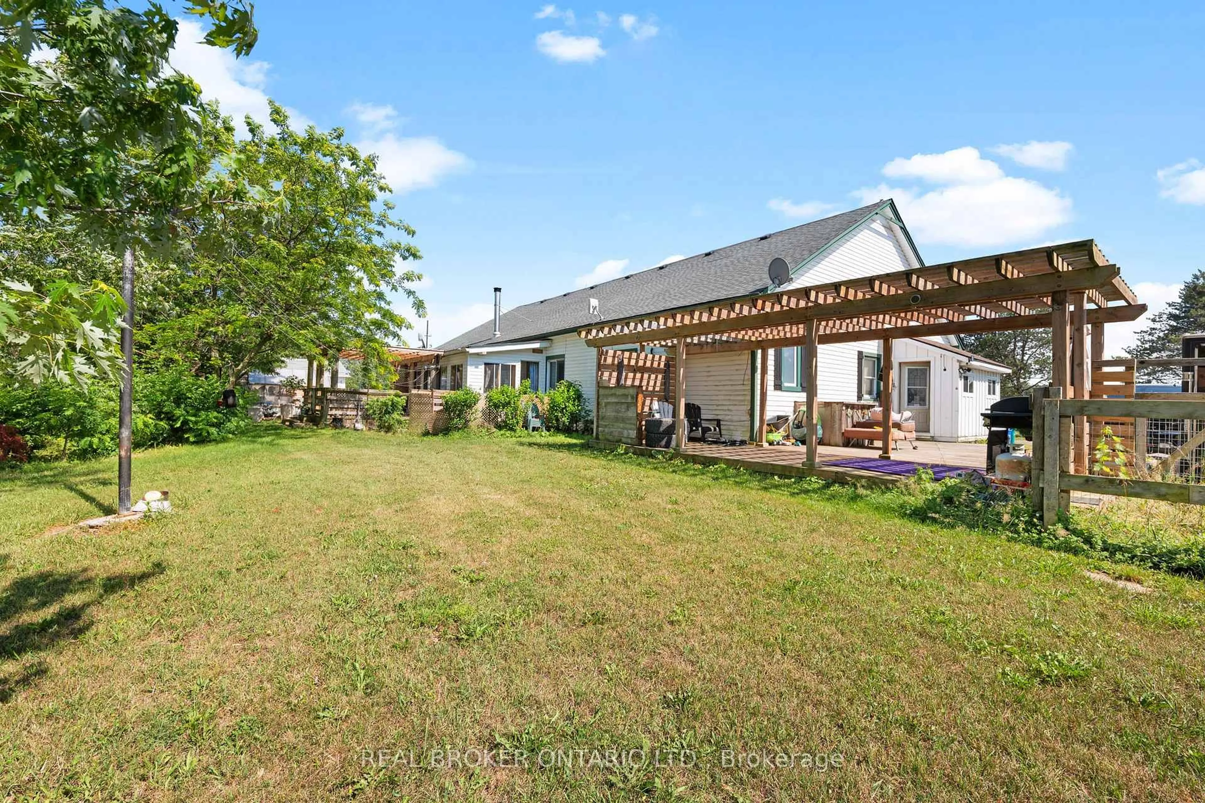 A pic from outside/outdoor area/front of a property/back of a property/a pic from drone, unknown for 11992 Concession 1 Rd, Wainfleet Ontario L0S 1V0