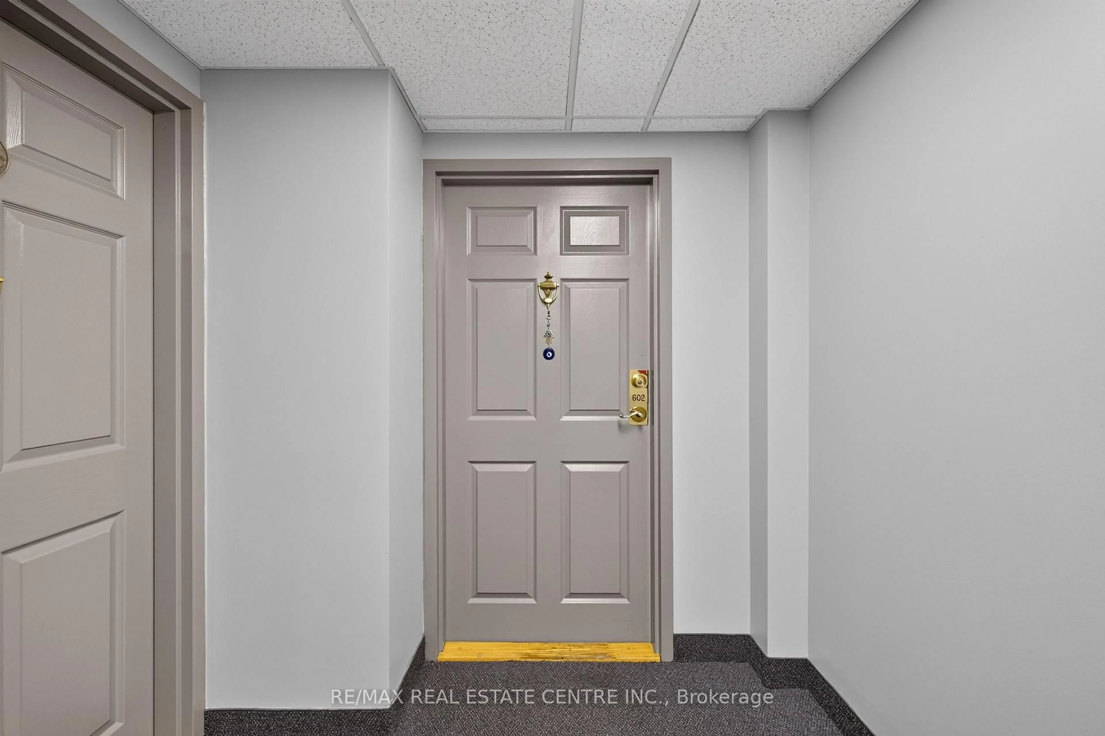 Indoor foyer for 281 Bristol St #602, Guelph Ontario N1H 8J3