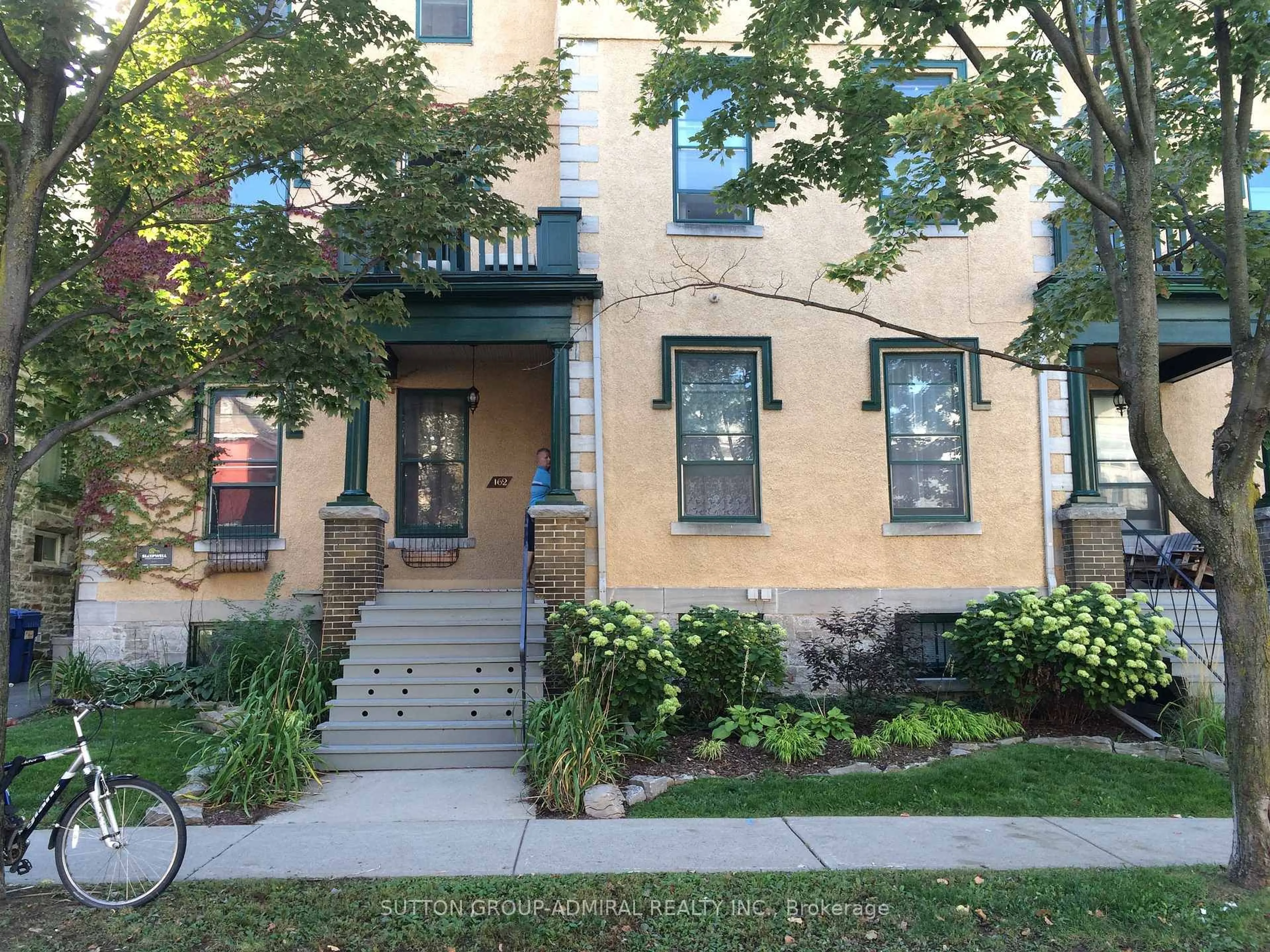 Home with brick exterior material, street for 162 Daly Ave, Ottawa Ontario K1N 6E9