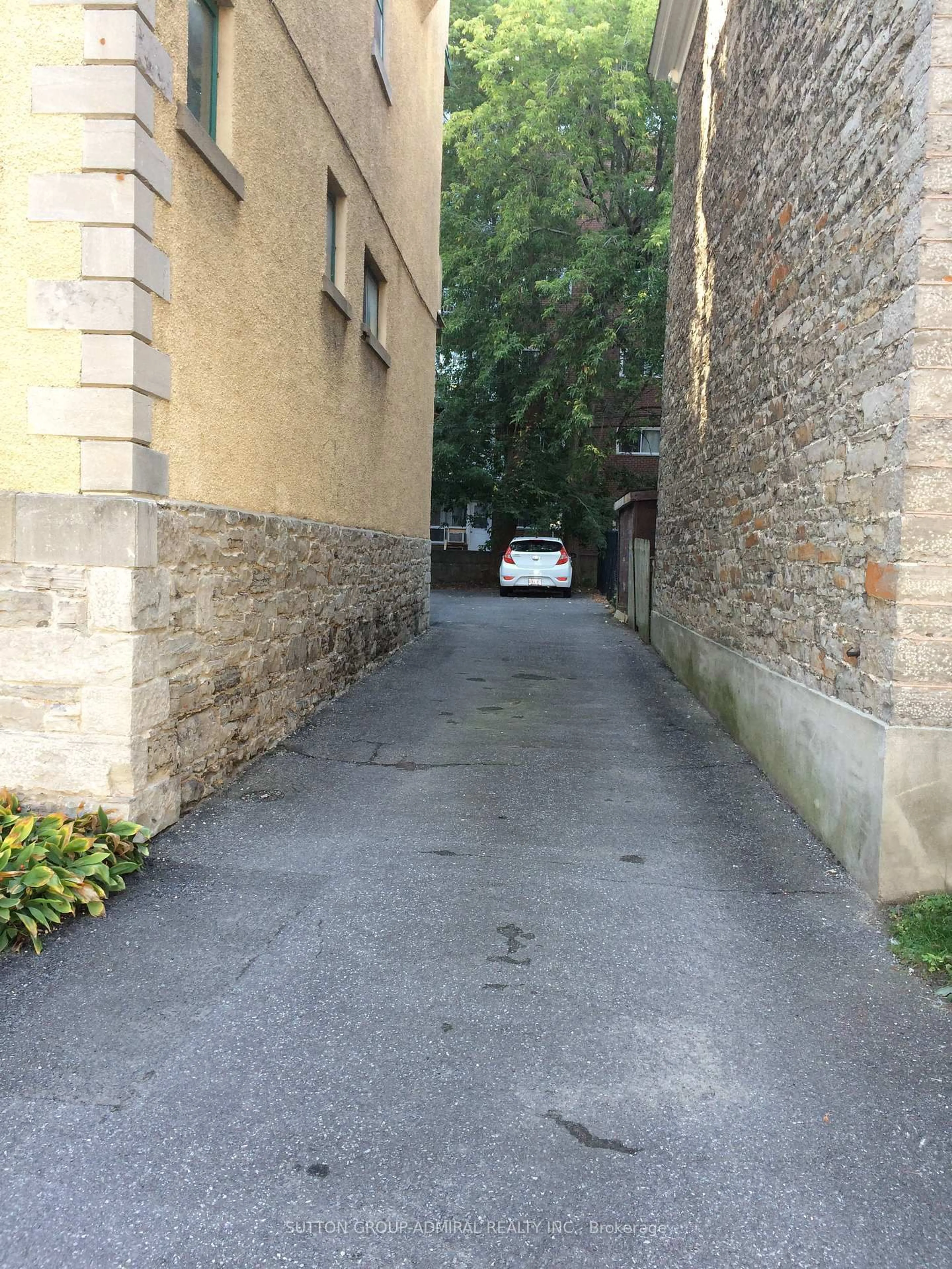 Parking for 162 Daly Ave, Ottawa Ontario K1N 6E9