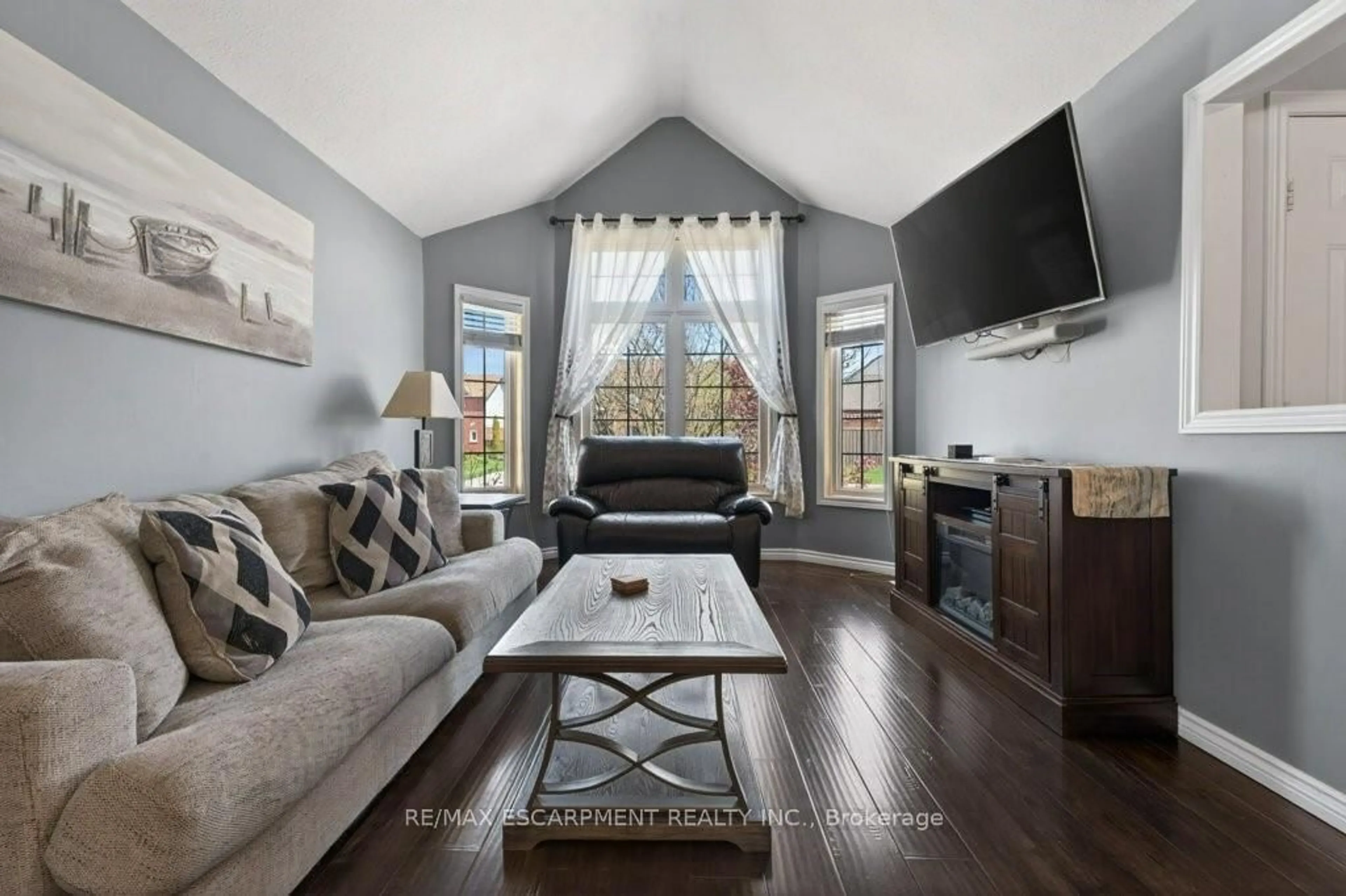 Living room with furniture, unknown for 4334 Arejay Ave, Lincoln Ontario L3J 0P7