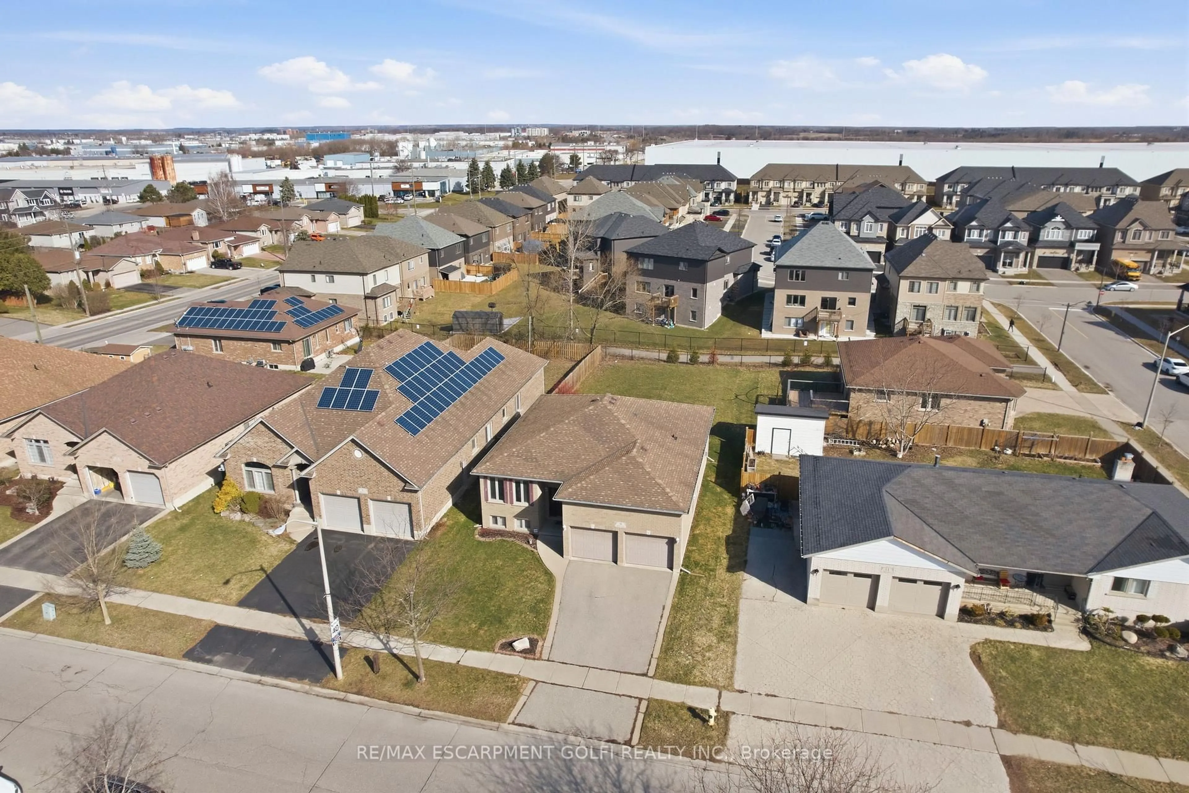 A pic from outside/outdoor area/front of a property/back of a property/a pic from drone, street for 9 Pace Ave, Brantford Ontario N3S 7V4