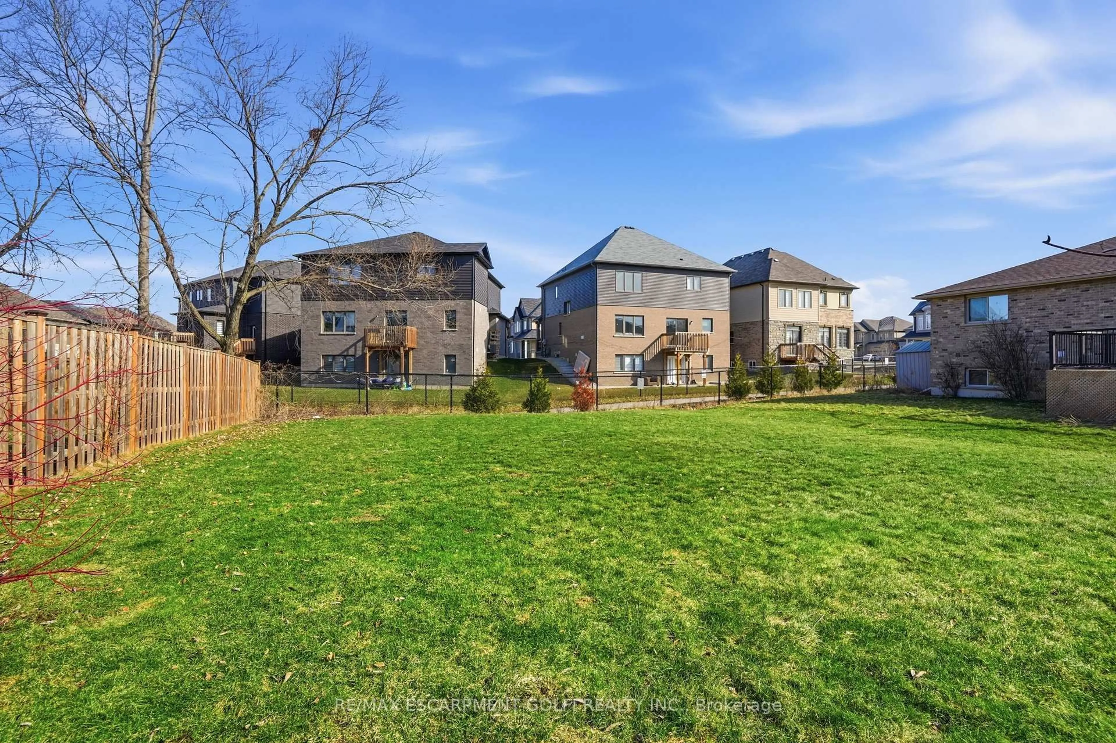 A pic from outside/outdoor area/front of a property/back of a property/a pic from drone, unknown for 9 Pace Ave, Brantford Ontario N3S 7V4