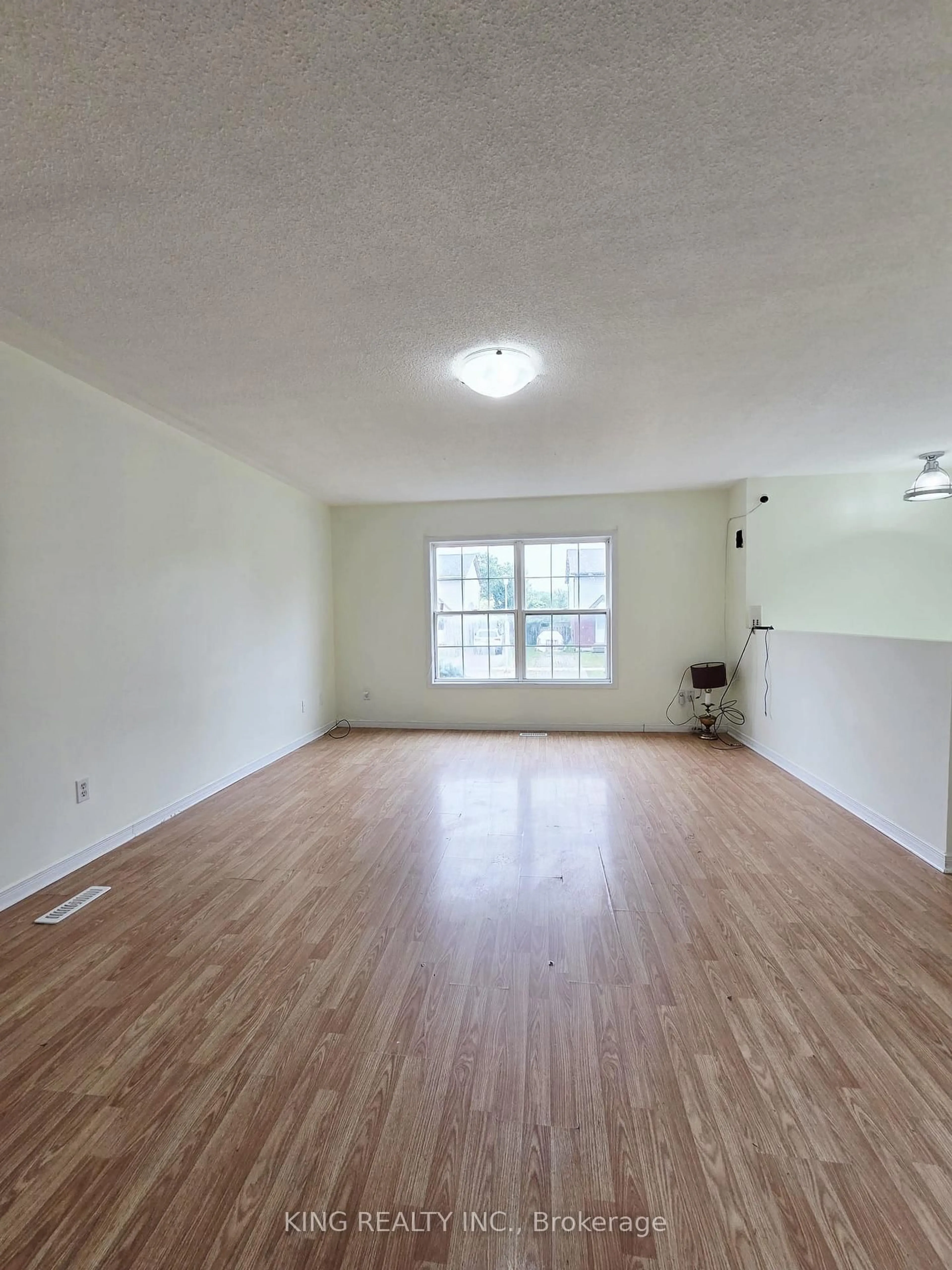 A pic of a room for 322 FLEMING Dr, London East Ontario N5V 4Y6