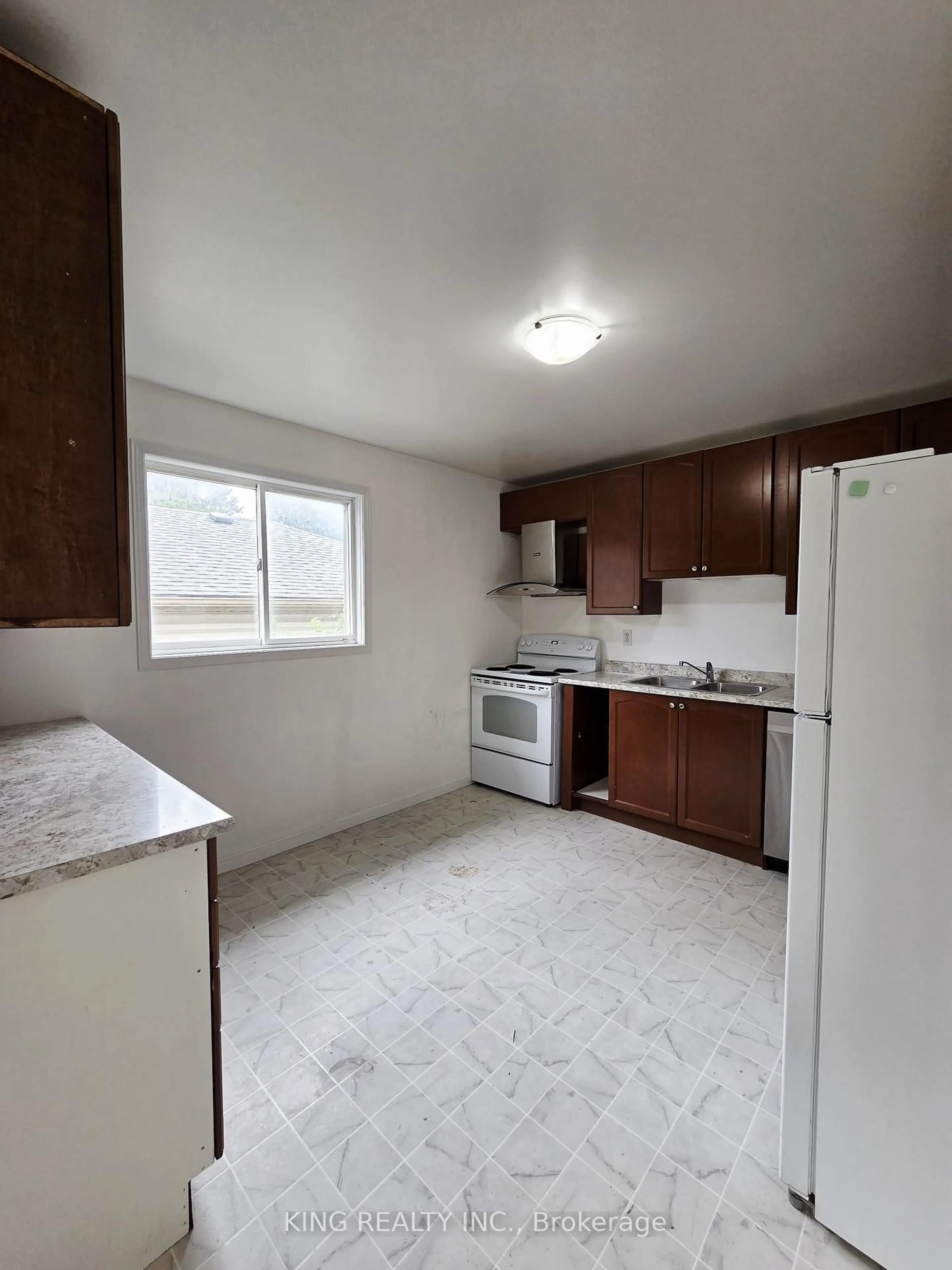 Standard kitchen, unknown for 322 FLEMING Dr, London East Ontario N5V 4Y6
