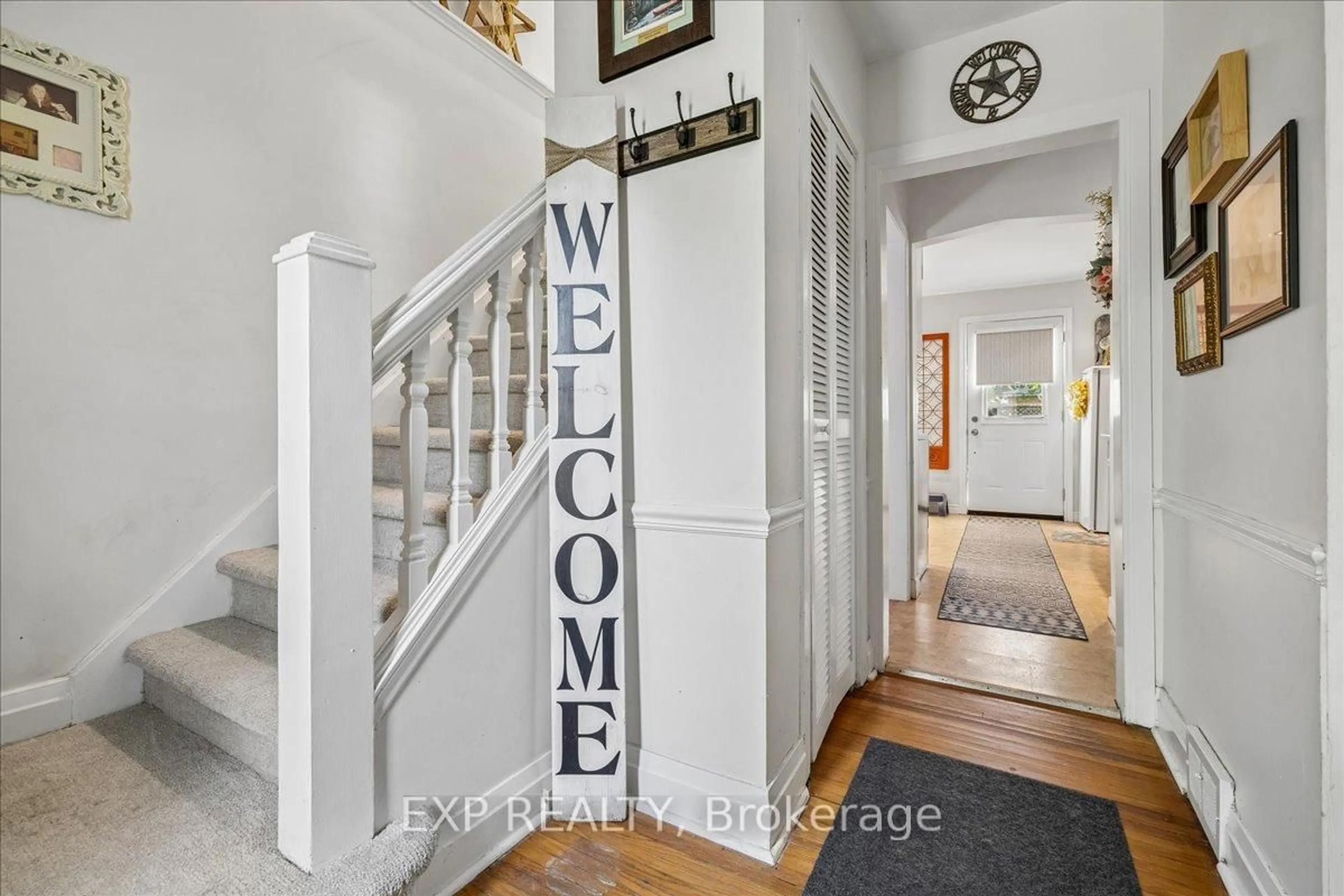 Indoor entryway for 80 Maclennan Ave, Hamilton Ontario L8V 1X6