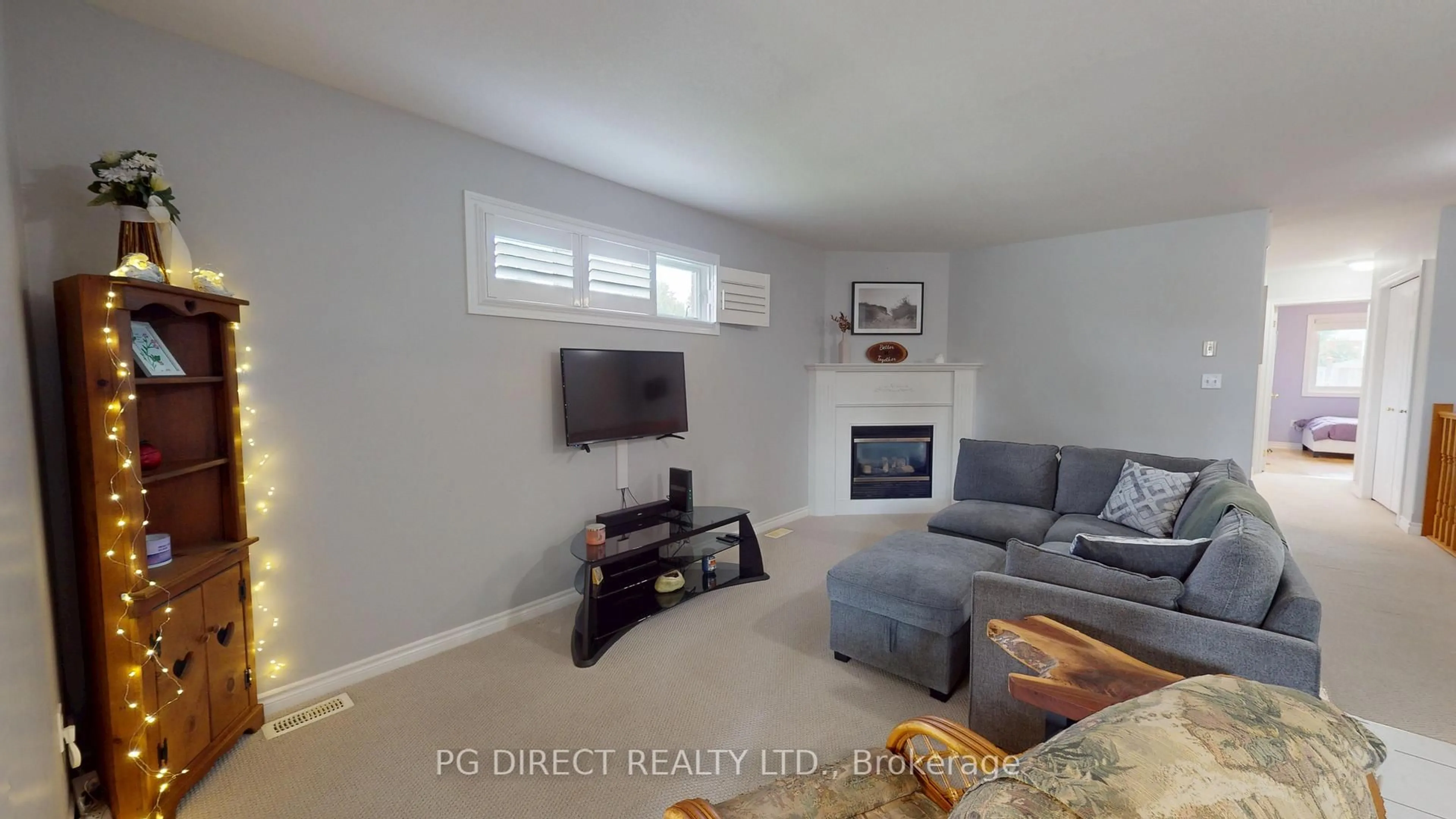 Living room with furniture, unknown for 10 Pattison Pl, Centre Wellington Ontario N1M 3V1