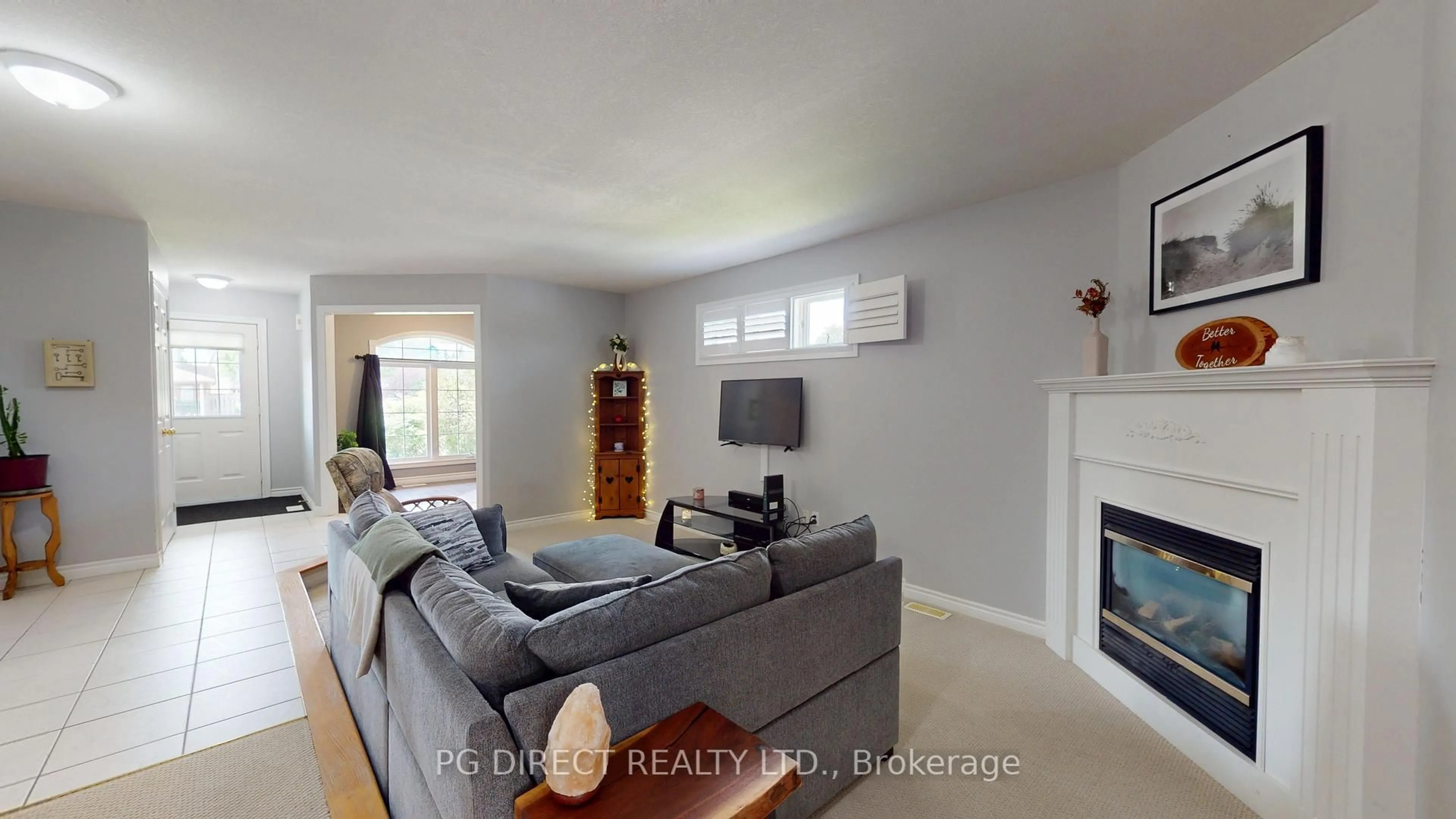 Living room with furniture, unknown for 10 Pattison Pl, Centre Wellington Ontario N1M 3V1