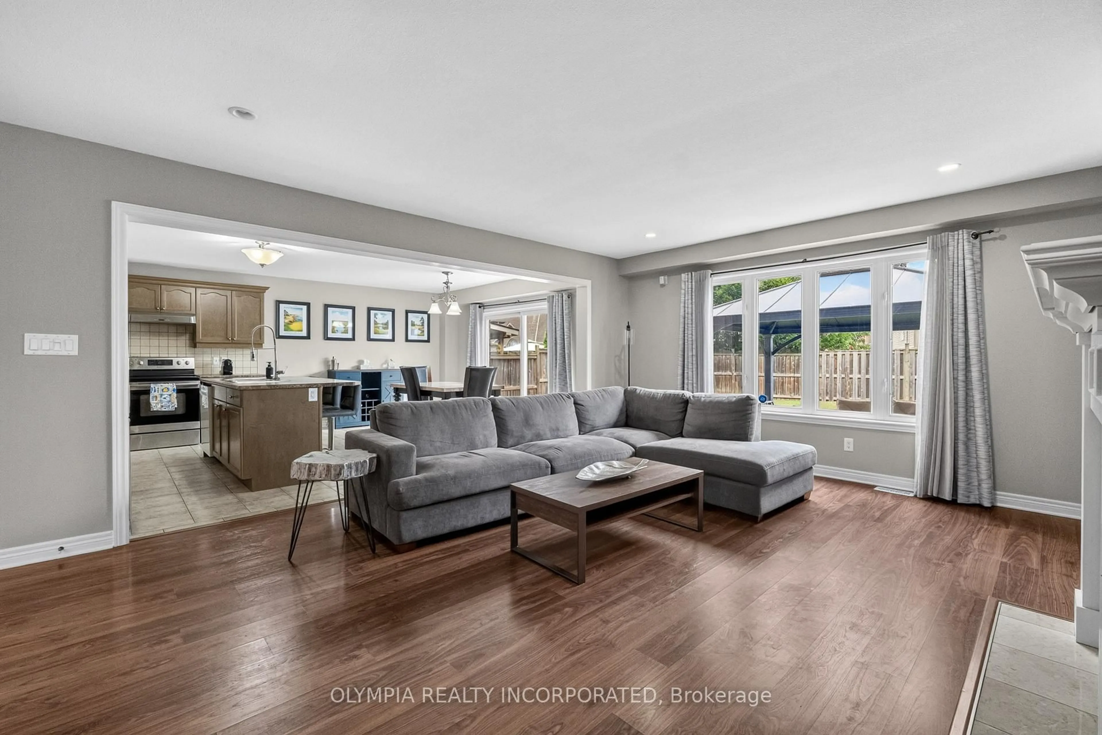 Living room with furniture, unknown for 72 Tuliptree Rd, Thorold Ontario L2V 0A5