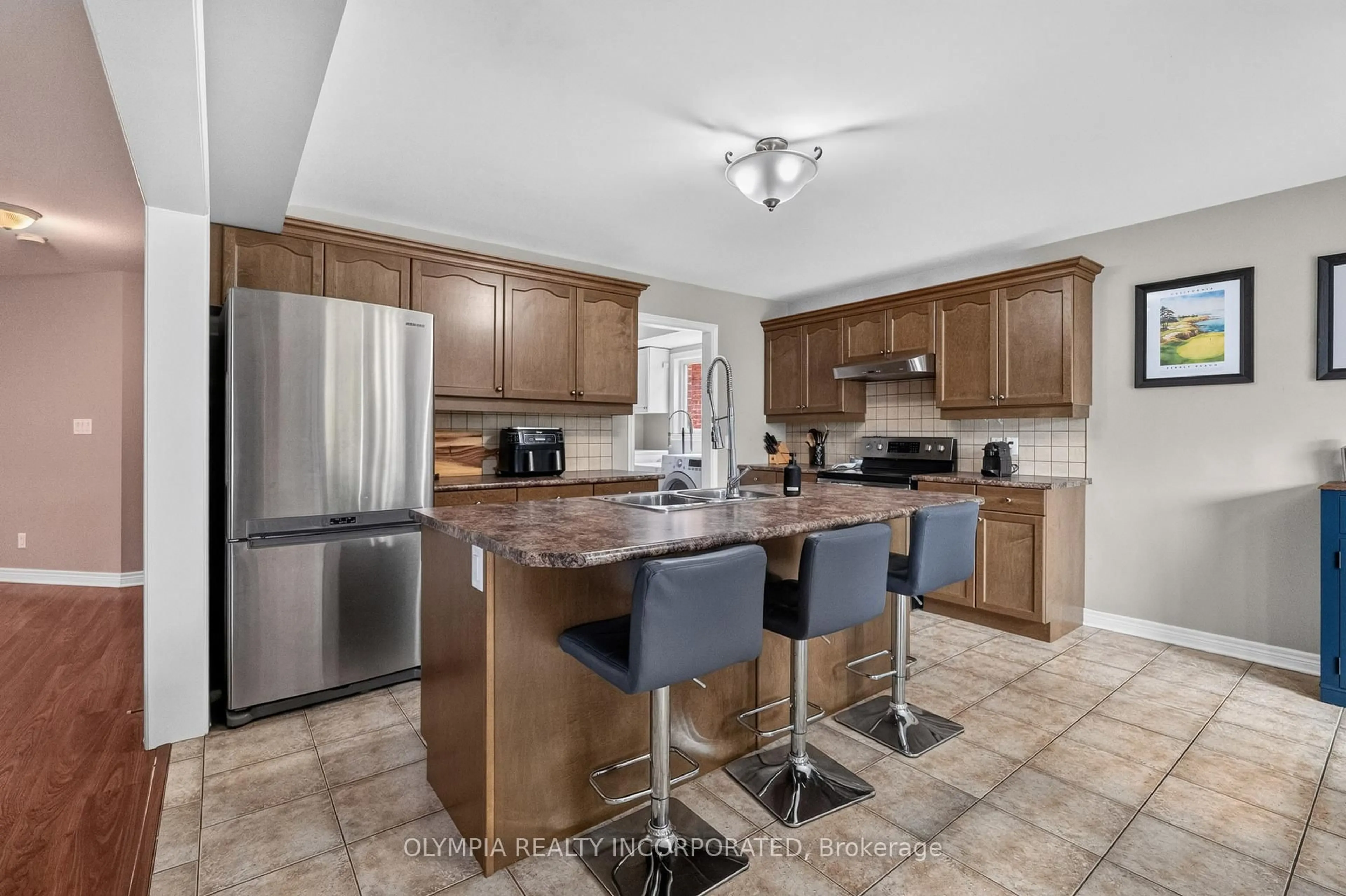 Open concept kitchen, ceramic/tile floor for 72 Tuliptree Rd, Thorold Ontario L2V 0A5