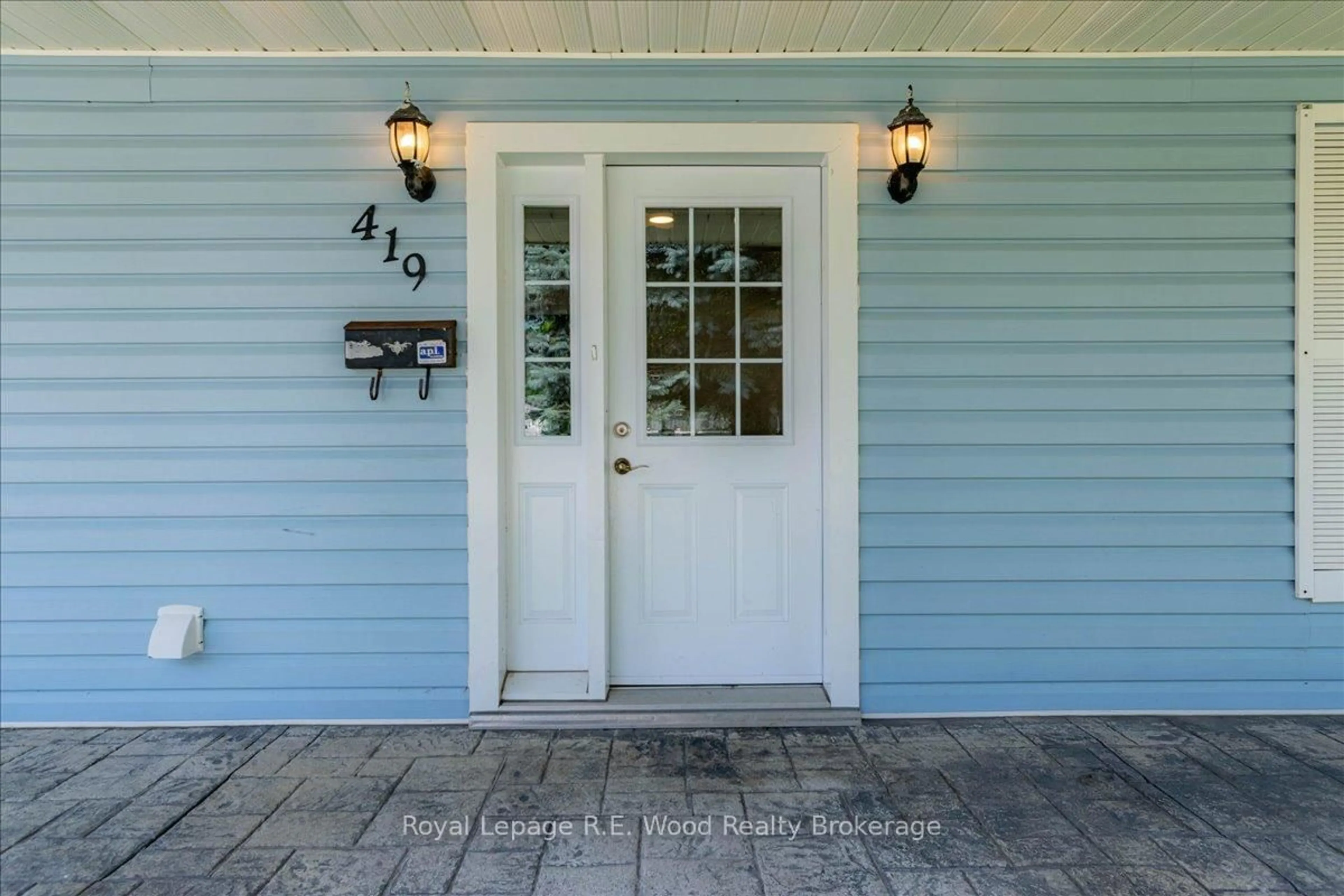Indoor entryway for 419 Main St, Norwich Ontario N0J 1X0