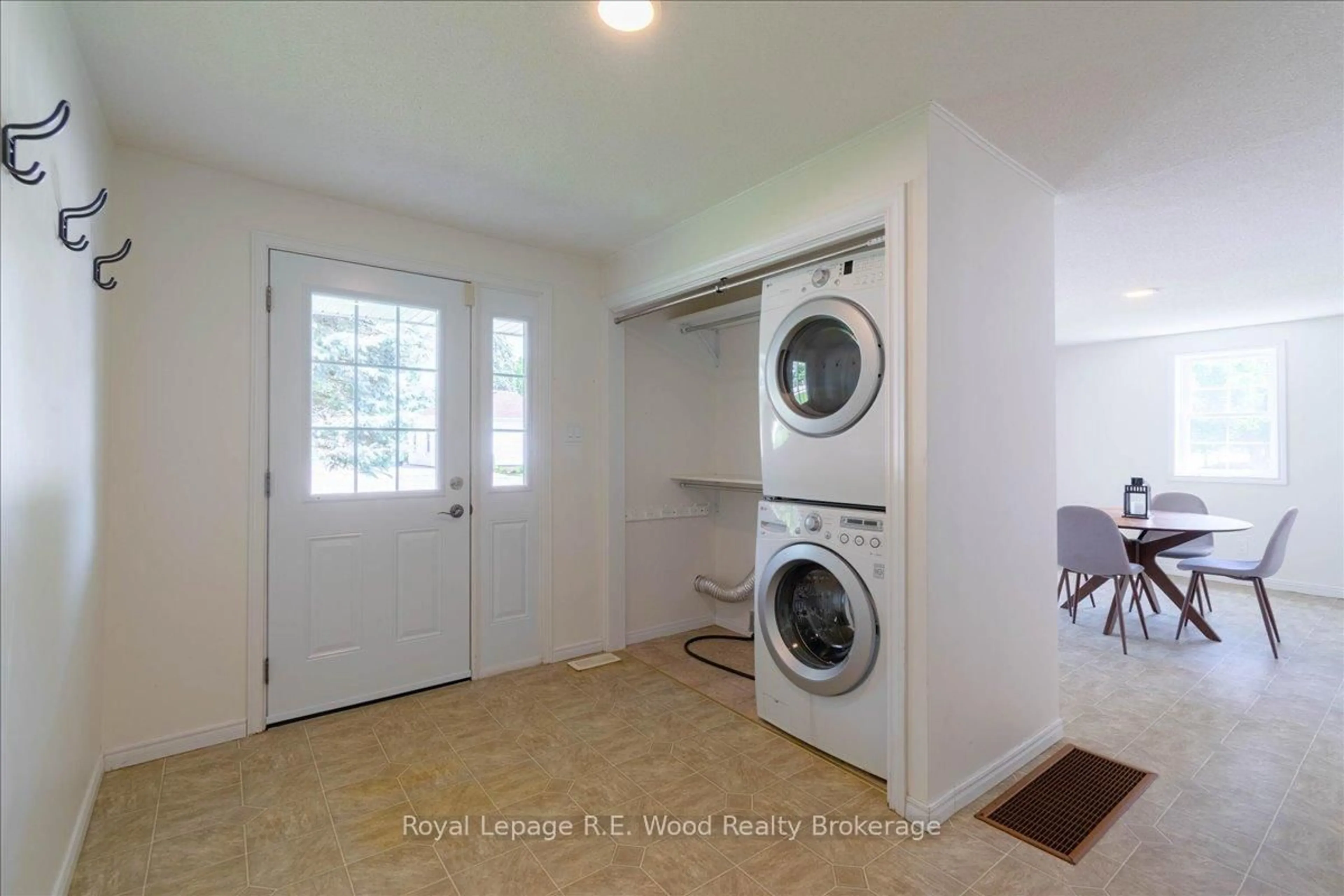Laundry room for 419 Main St, Norwich Ontario N0J 1X0