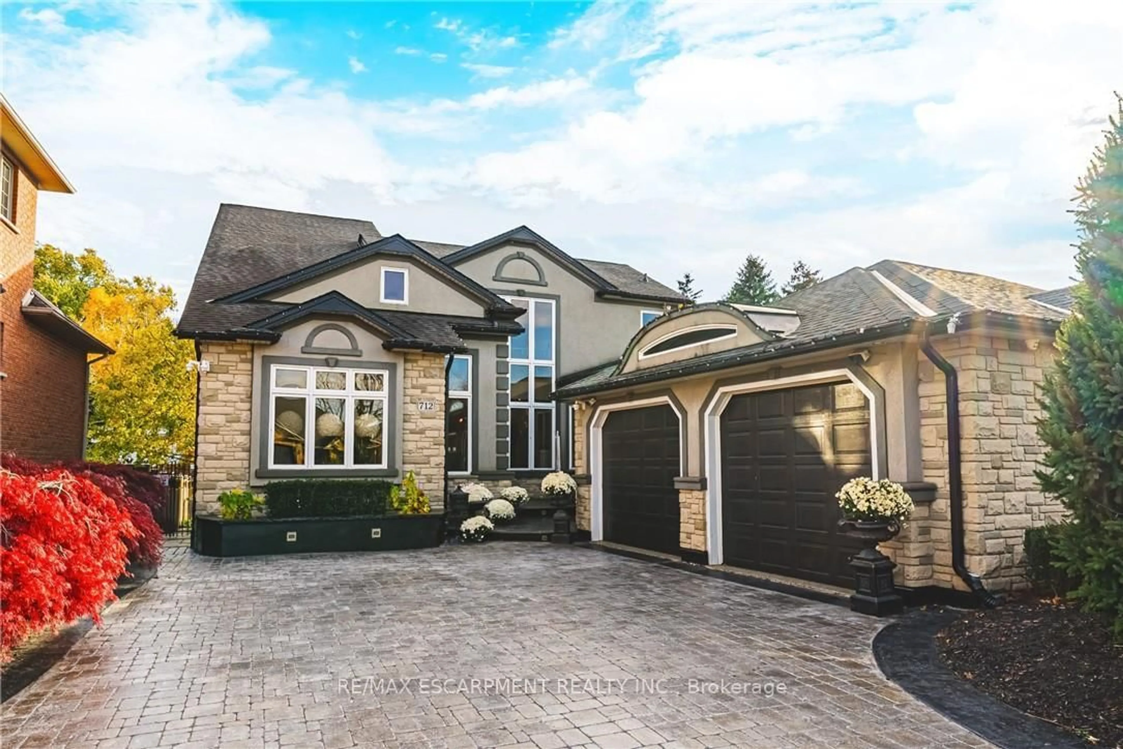 Home with brick exterior material, street for 712 Highvalley Rd, Hamilton Ontario L9G 4E9