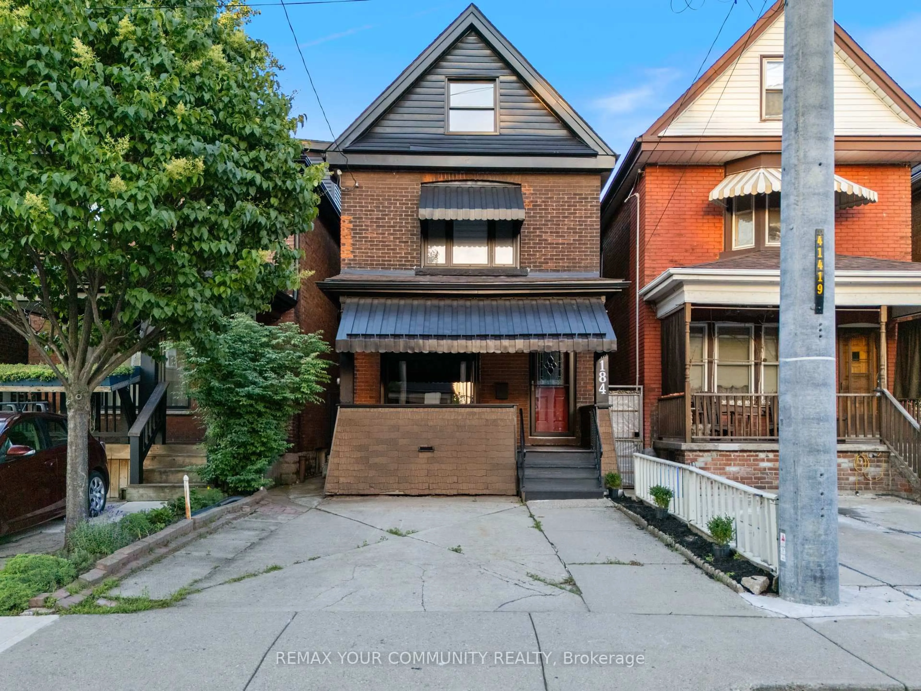 Home with brick exterior material, street for 184 Stirton St, Hamilton Ontario L8L 6G6