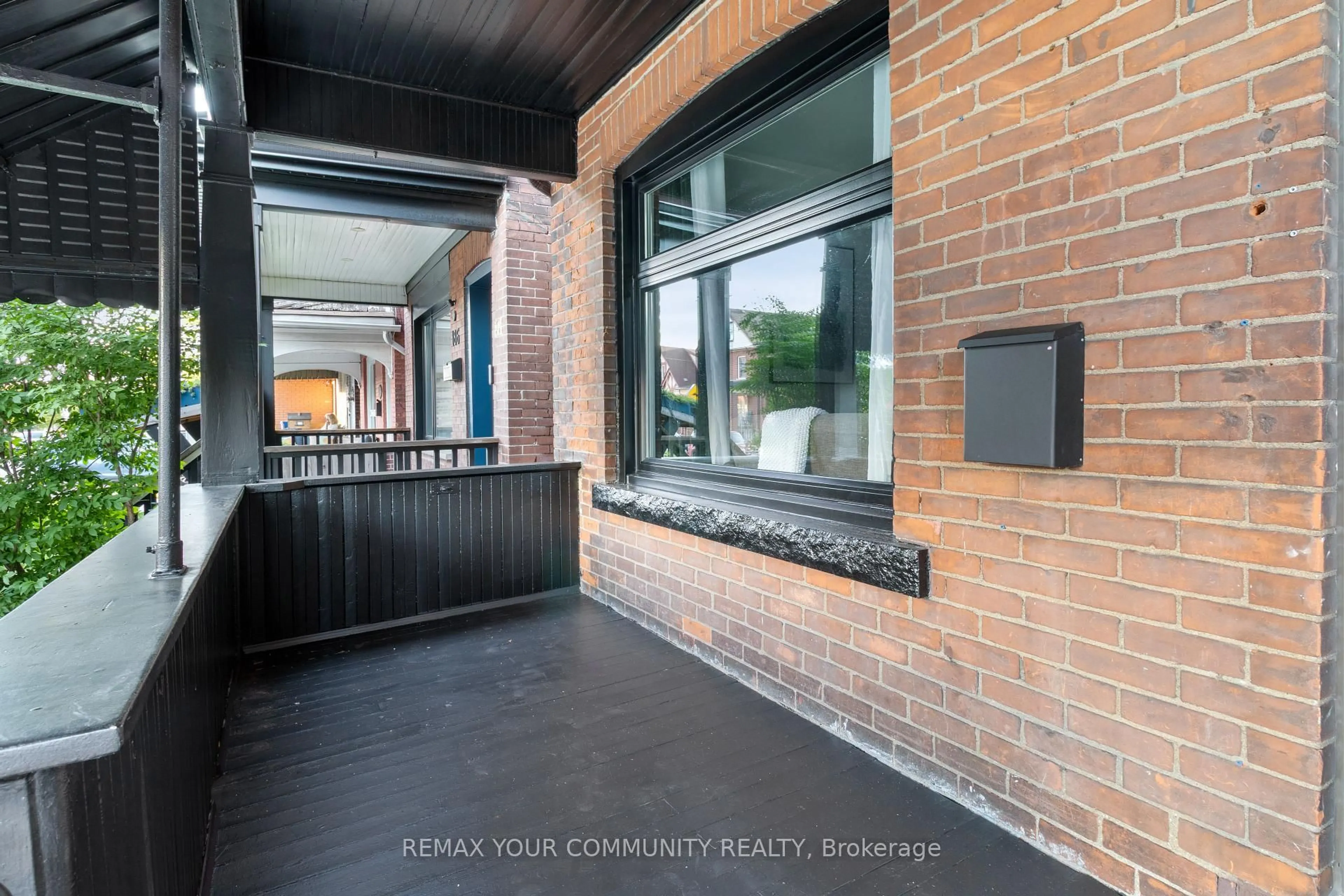 Unknown for 184 Stirton St, Hamilton Ontario L8L 6G6