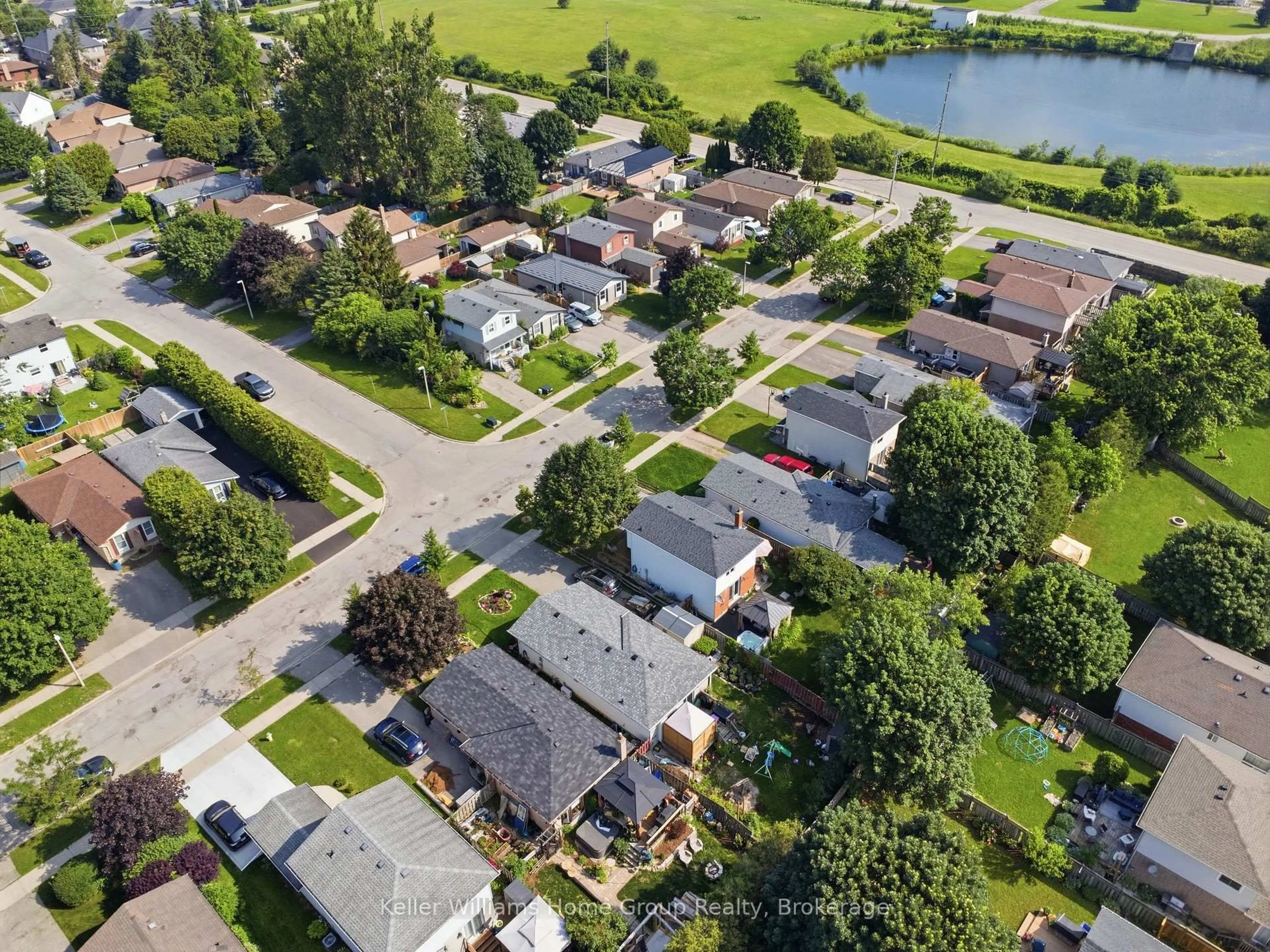 A pic from outside/outdoor area/front of a property/back of a property/a pic from drone, street for 354 Strathallen St, Centre Wellington Ontario N1M 3L3