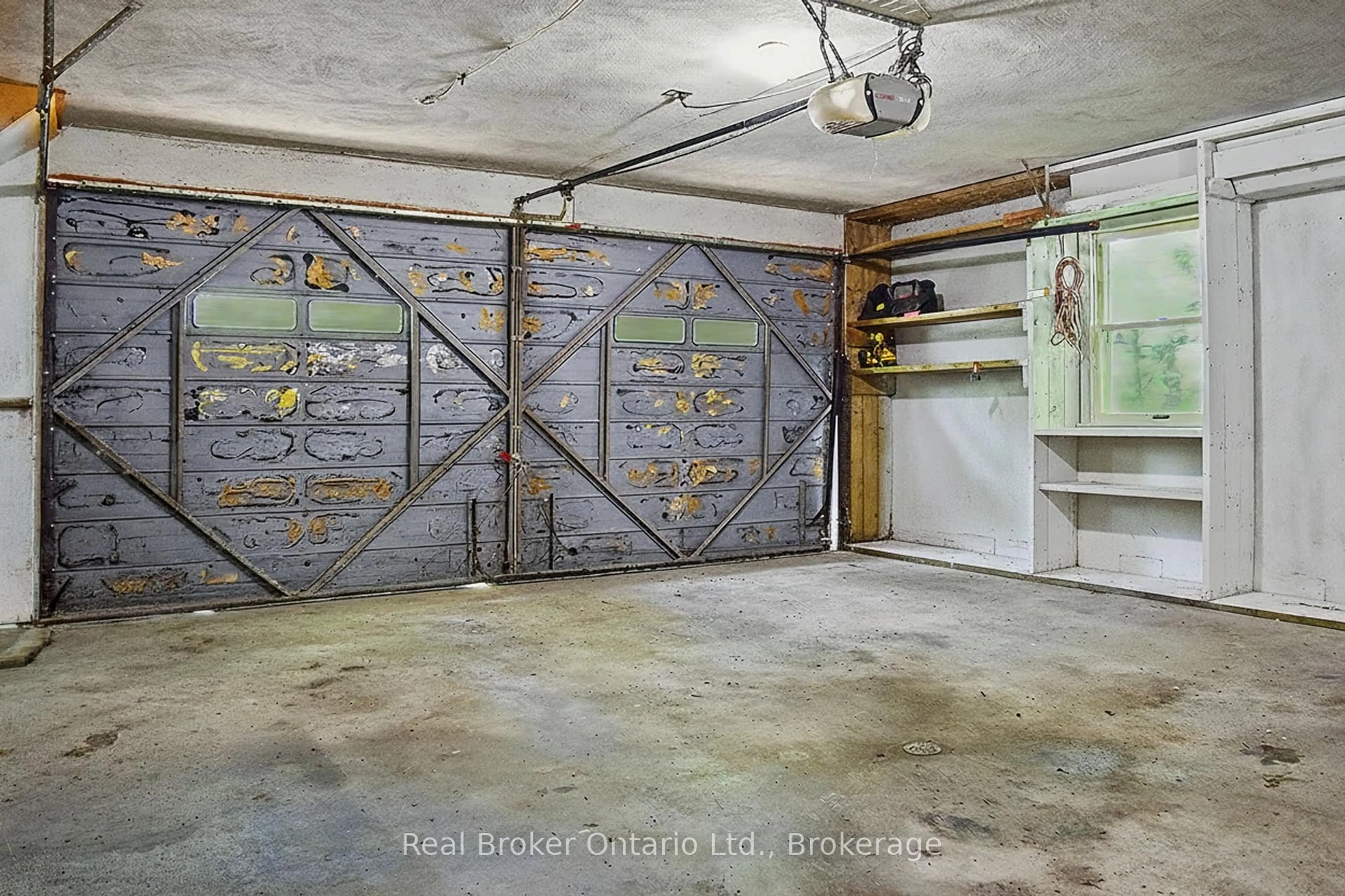 Indoor garage for 617 Louis St, Saugeen Shores Ontario N0H 2C4