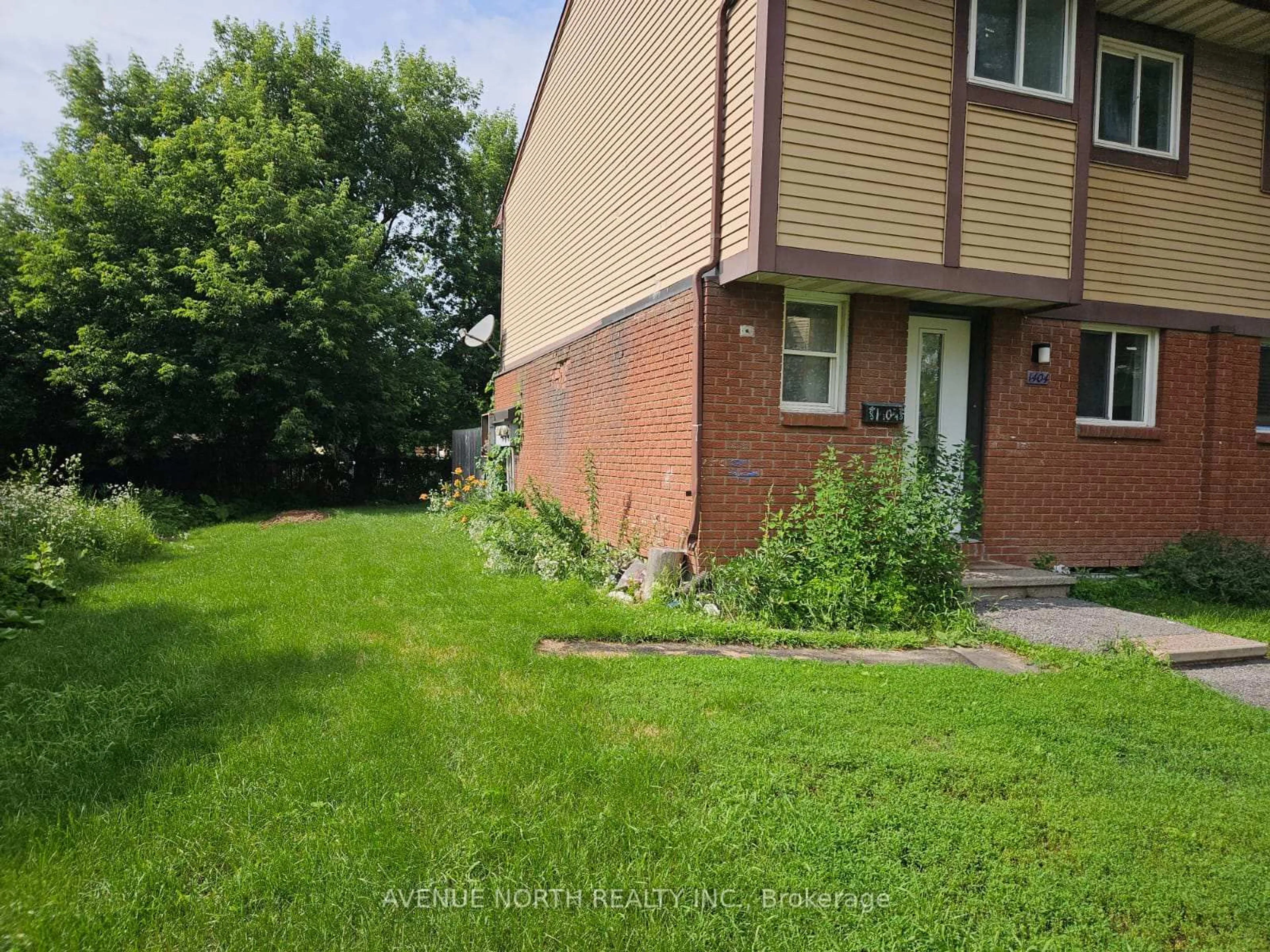 A pic from outside/outdoor area/front of a property/back of a property/a pic from drone, street for 1404 Foxwell St #1, Ottawa Ontario K1B 5J4