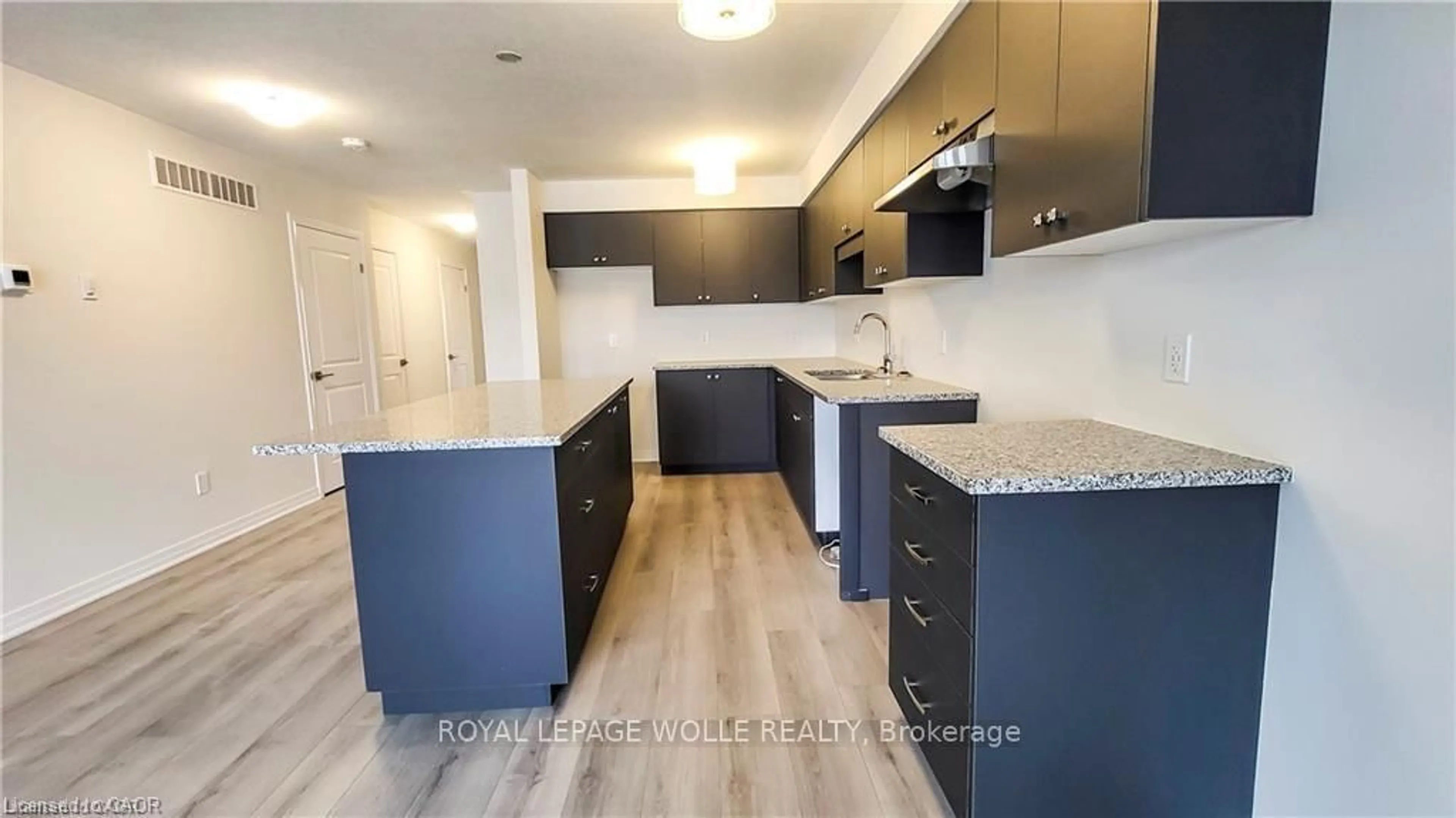 Open concept kitchen, unknown for 19 SHADED CREEK Dr, Kitchener Ontario N2P 0K7
