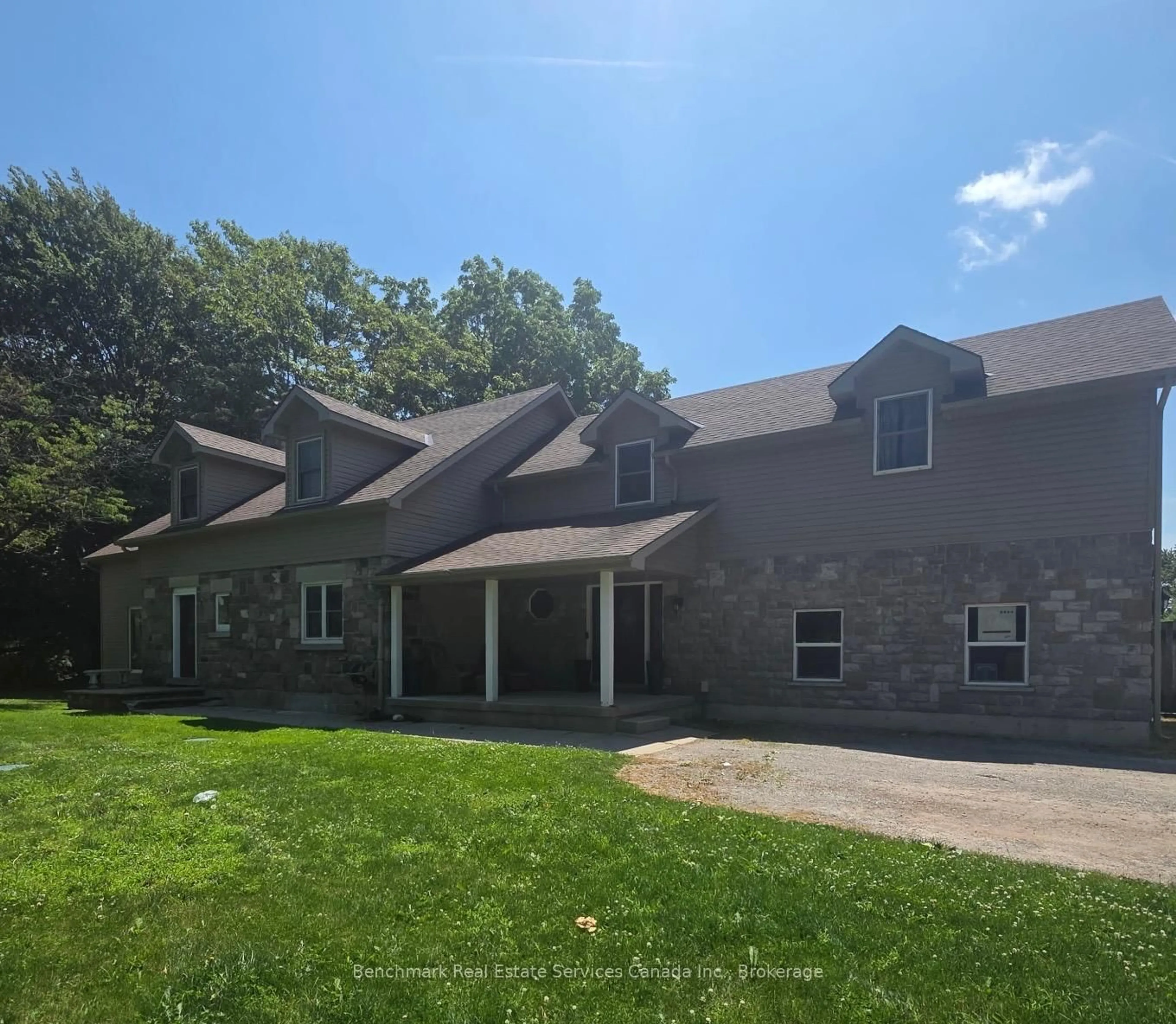 A pic from outside/outdoor area/front of a property/back of a property/a pic from drone, building for 4247 Perth 9 Line, Perth South Ontario N4X 1C5