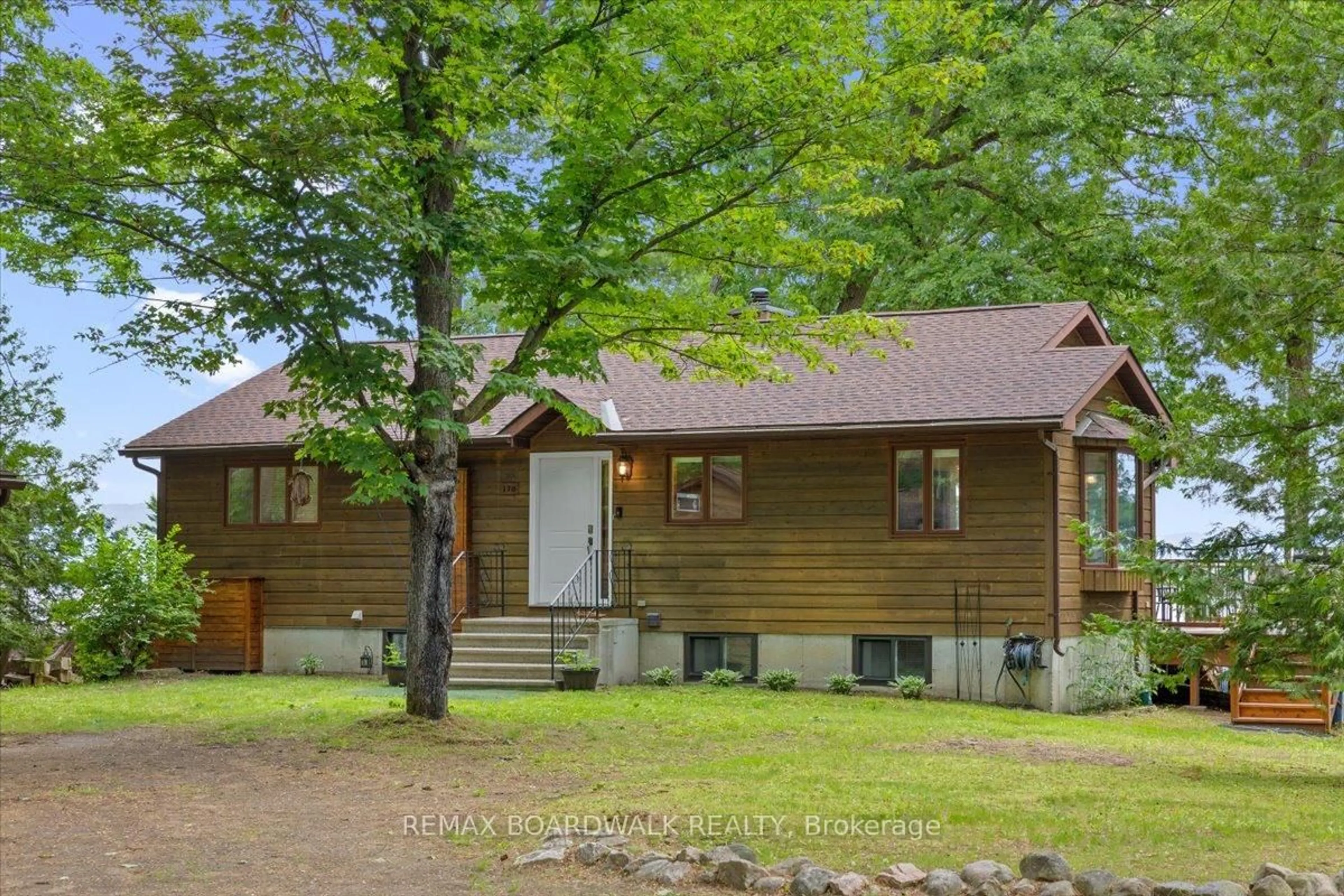 Home with vinyl exterior material, street for 178 Baillie Ave, Ottawa Ontario K0A 3M0