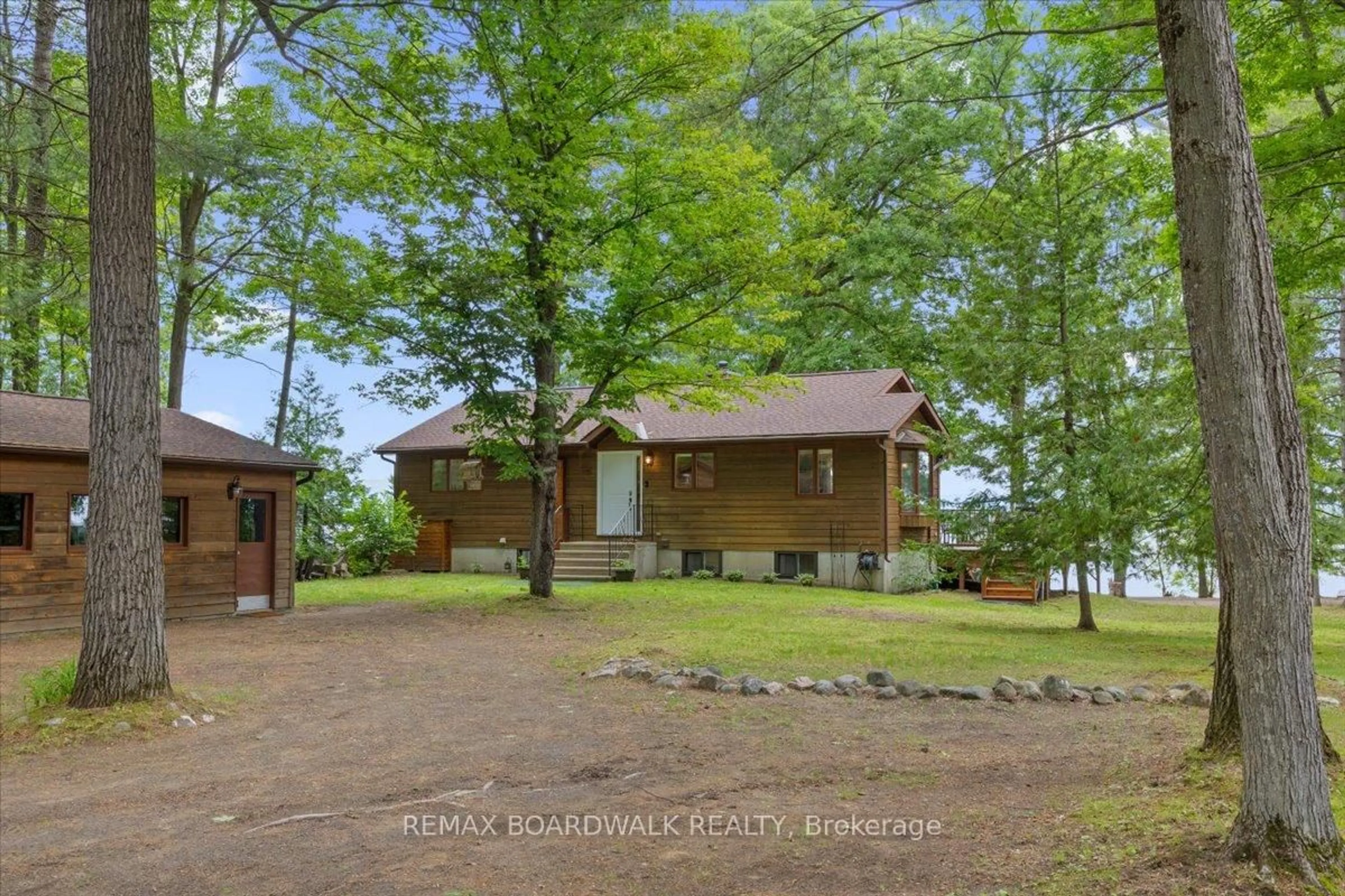 A pic from outside/outdoor area/front of a property/back of a property/a pic from drone, water/lake/river/ocean view for 178 Baillie Ave, Ottawa Ontario K0A 3M0