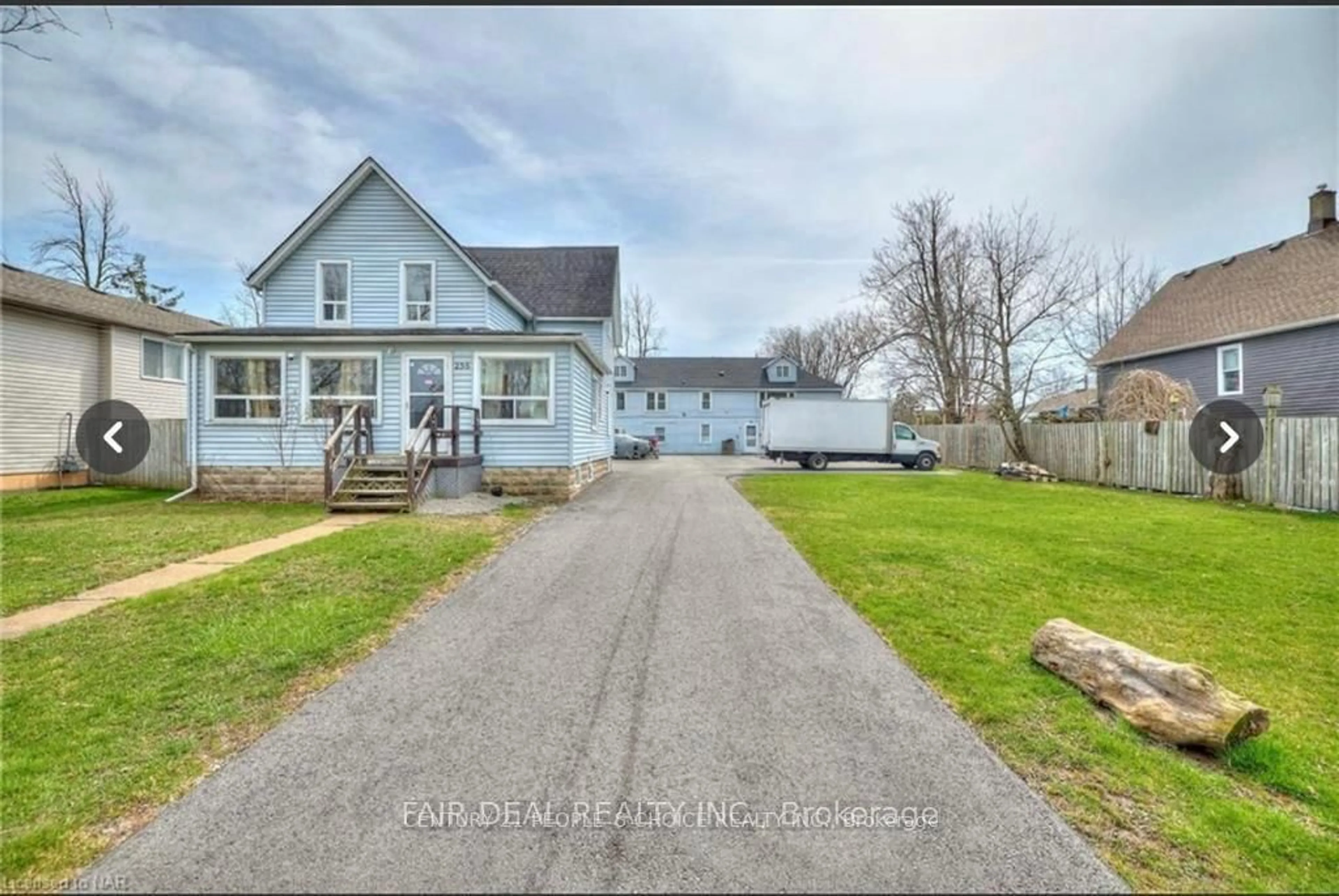 A pic from outside/outdoor area/front of a property/back of a property/a pic from drone, street for 258 Henrietta St, Fort Erie Ontario L2A 2K7