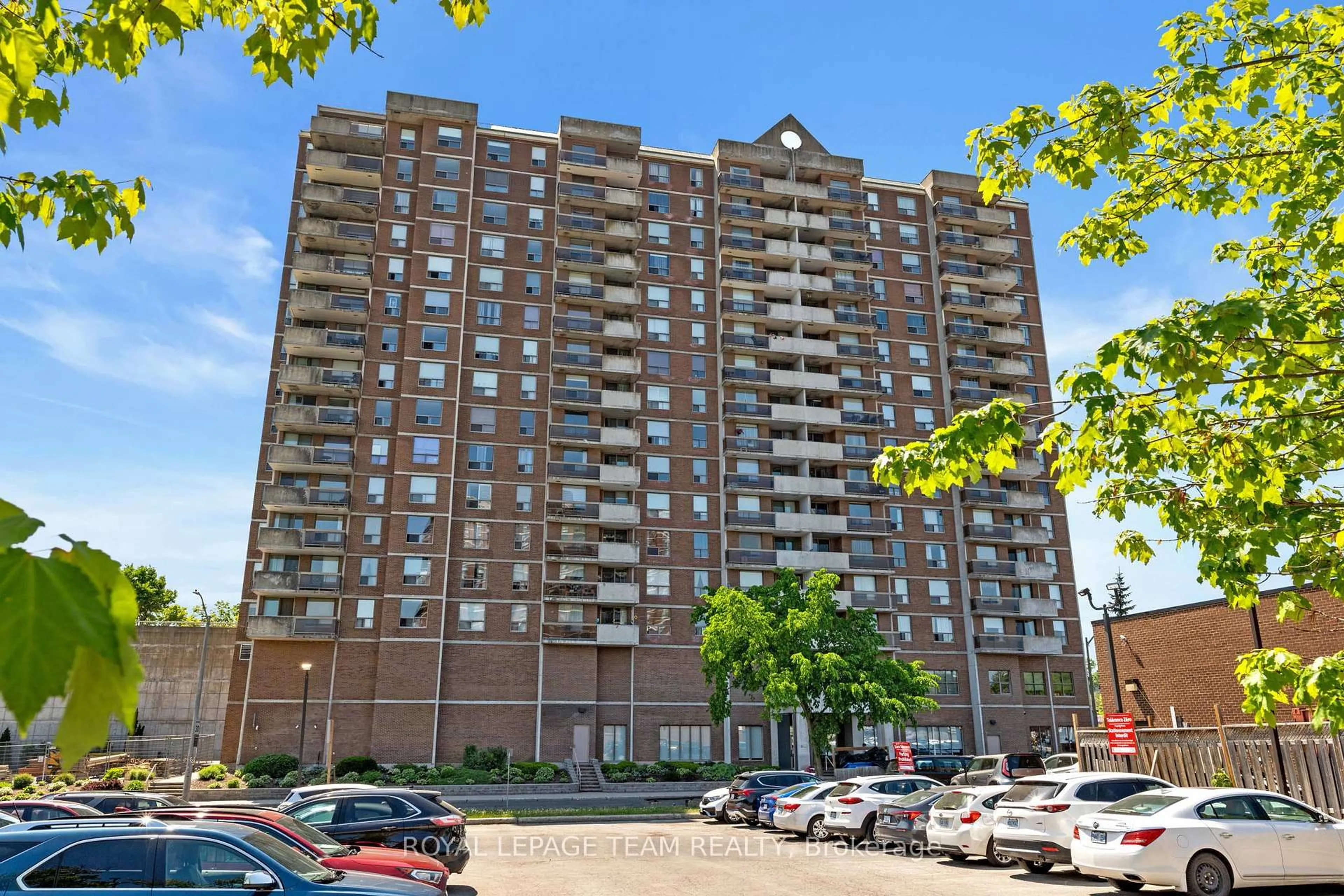 Indoor foyer for 200 Lafontaine Ave #1003, Ottawa Ontario K1L 8K8