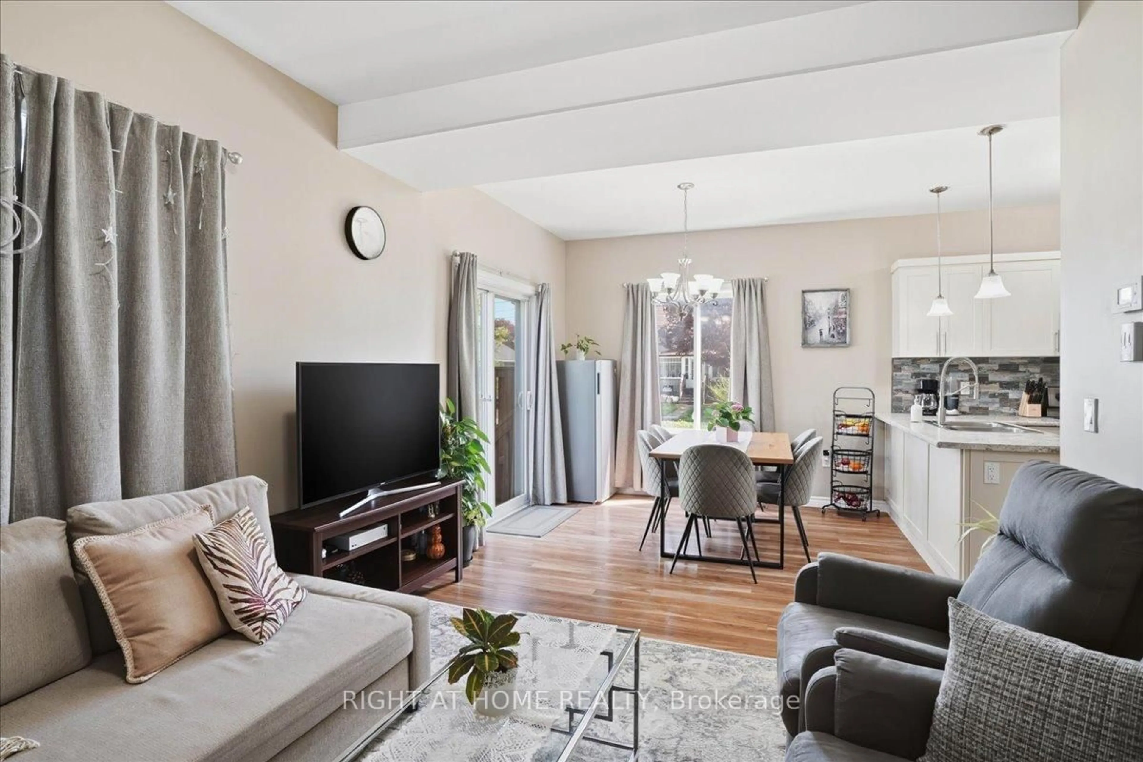Living room with furniture, unknown for 3 Nottingham Crt, Quinte West Ontario K8V 0E7